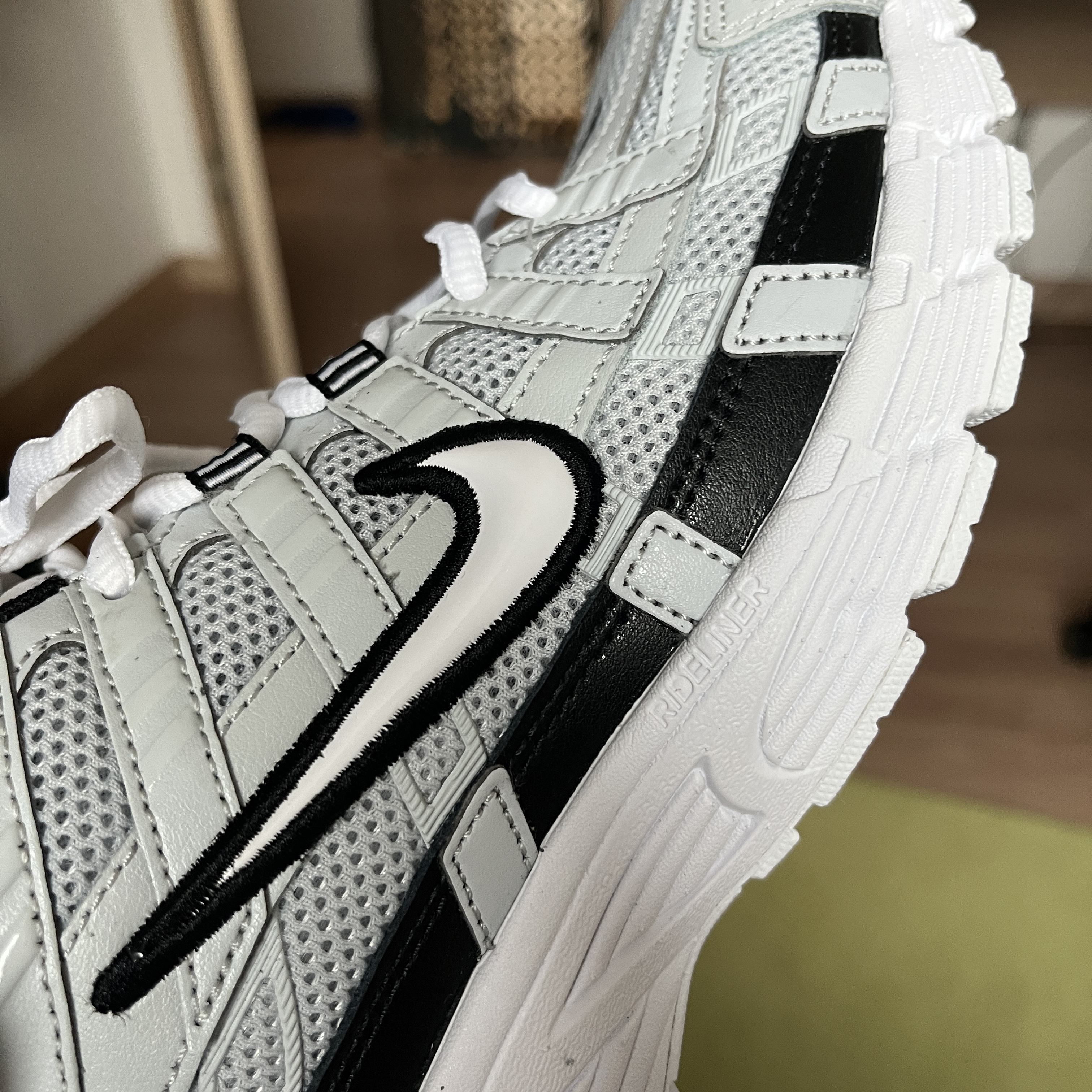 Nike P-6000 Pure Platinum 착용 스타일