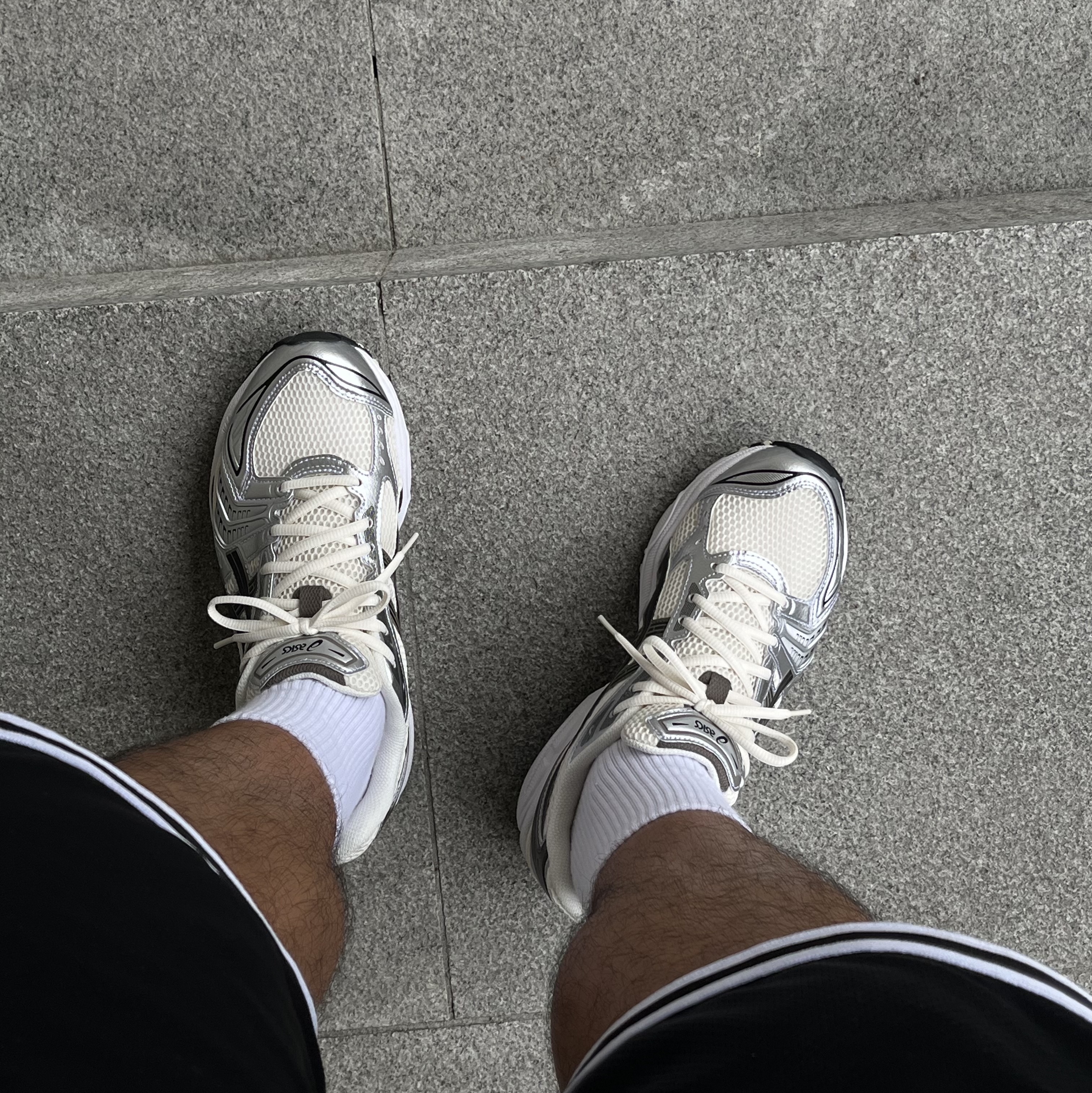 Asics Gel-Kayano 14 Cream Black 착용 스타일