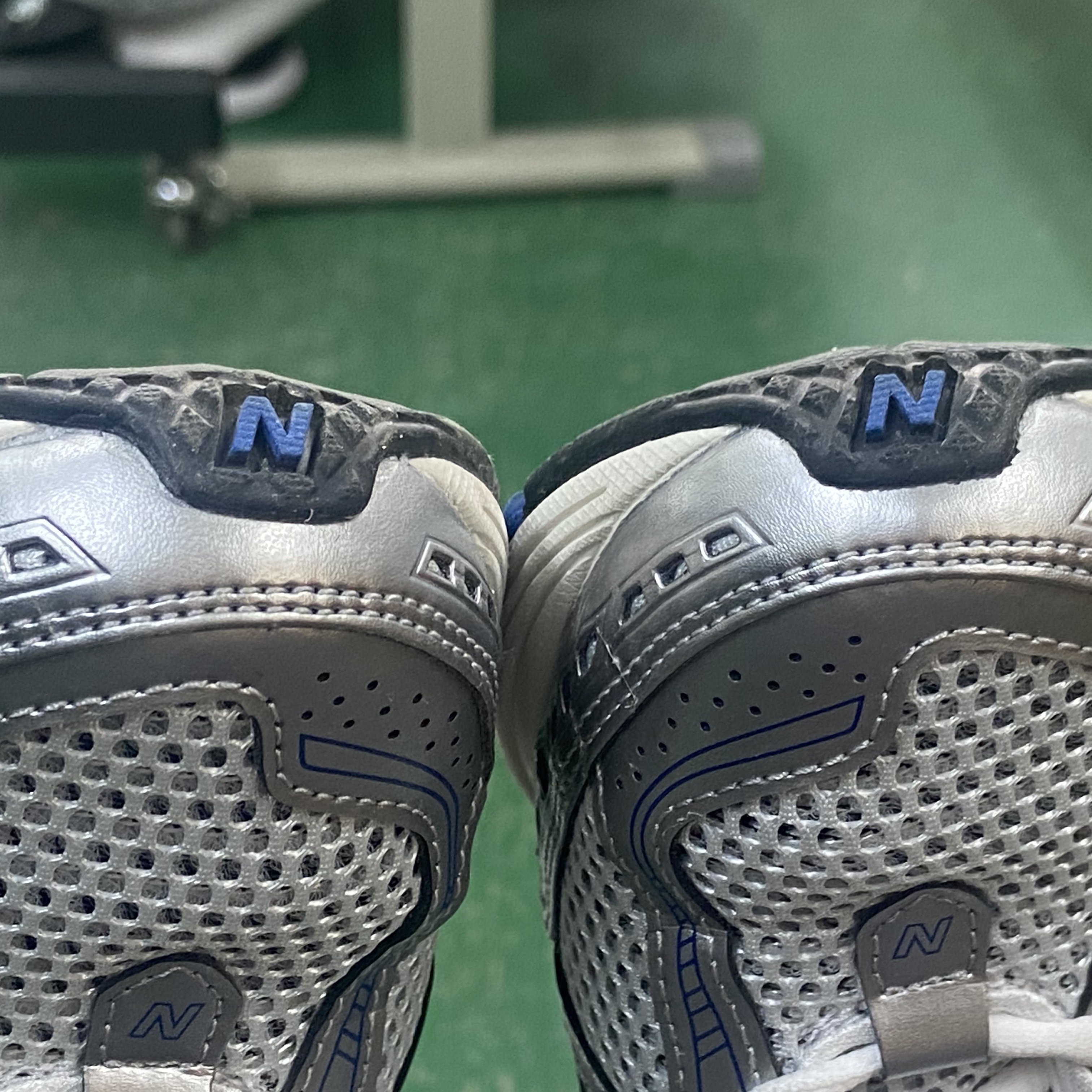 New Balance 1906R Silver Metallic 착용 스타일 - 2