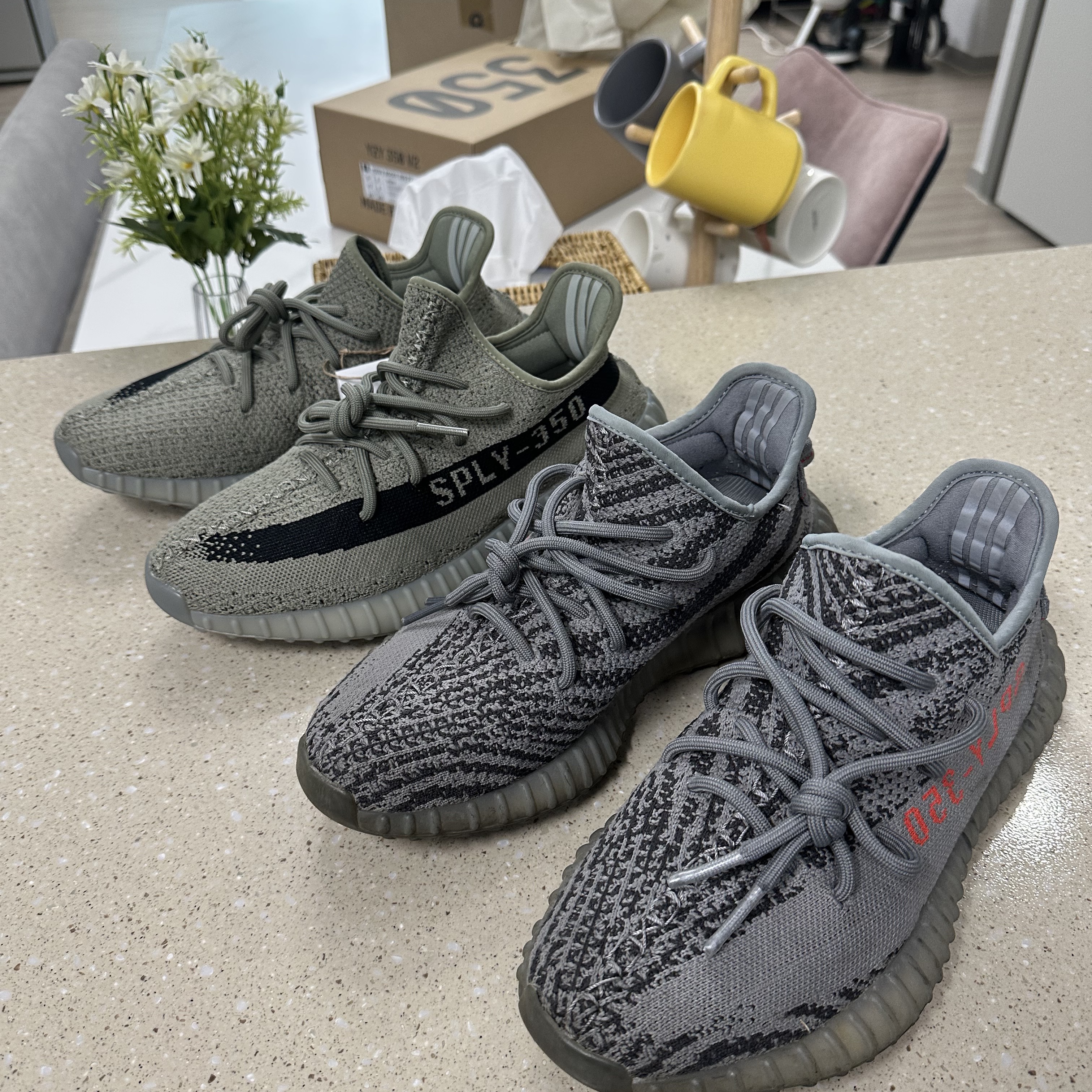 Adidas Yeezy Boost 350 V2 Granite Core Black 착용 스타일