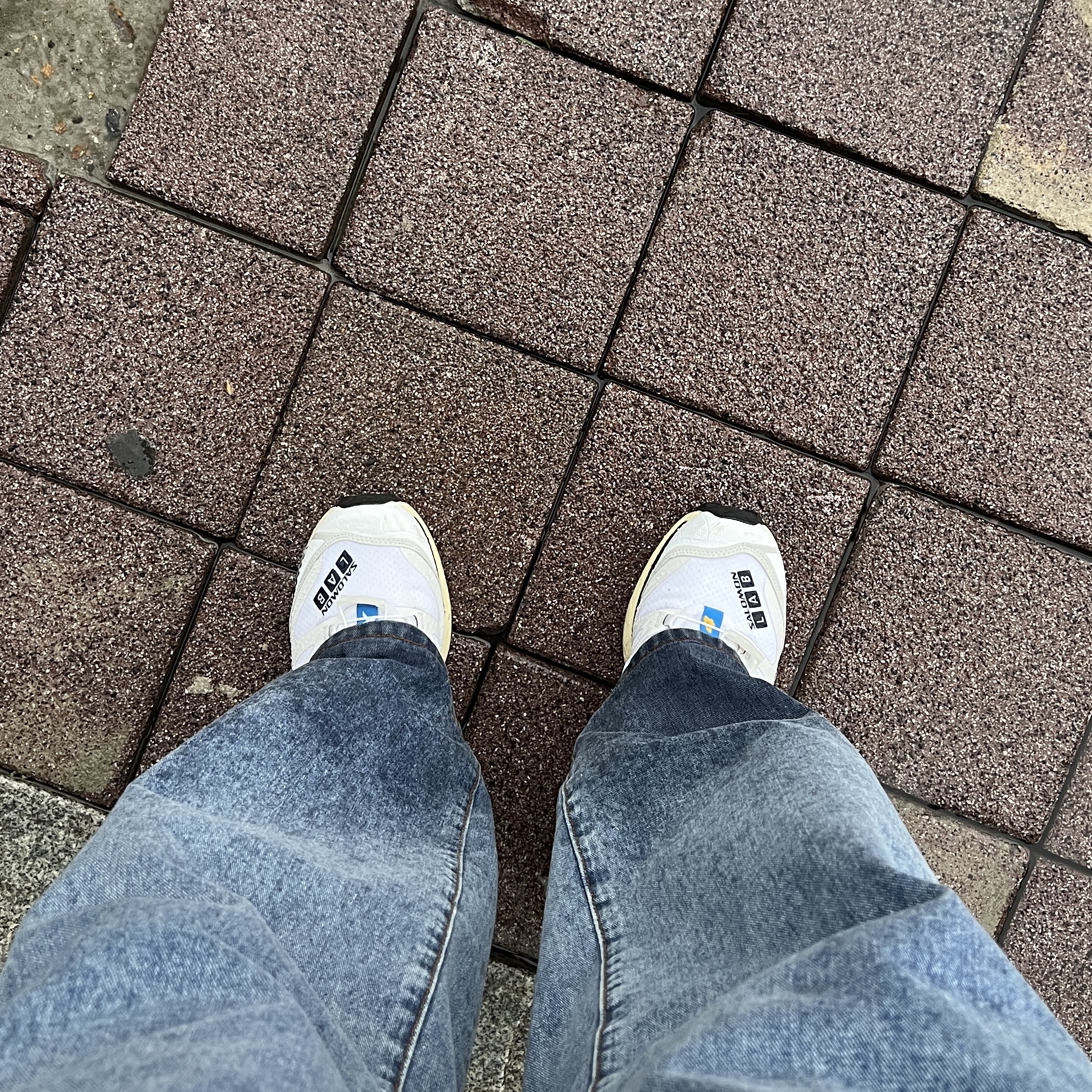 Salomon XT-4 White Lunar Rock 착용 스타일