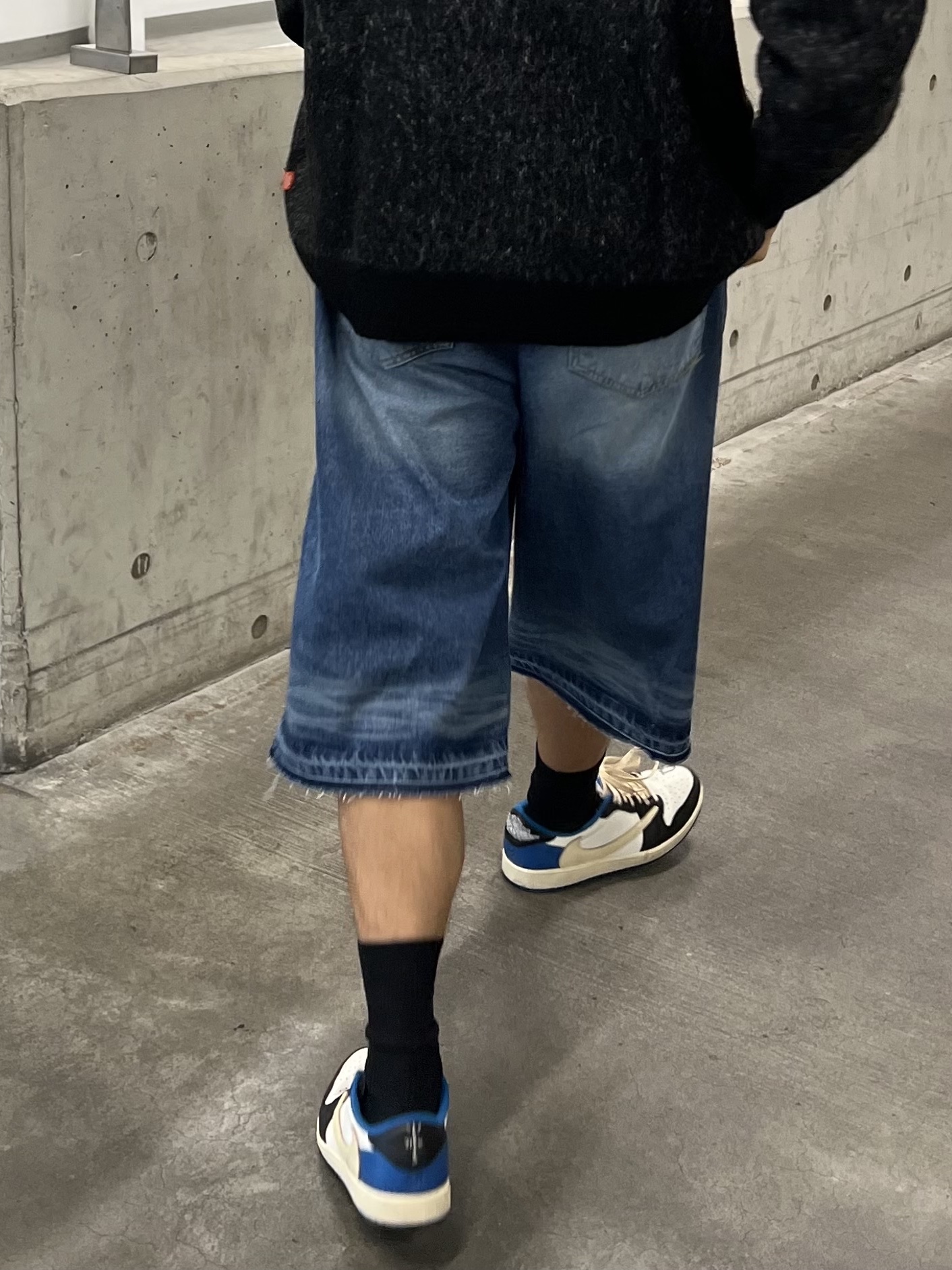 Jordan 1 x Travis Scott x Fragment Retro Low OG SP Military Blue 착용 스타일 - 4