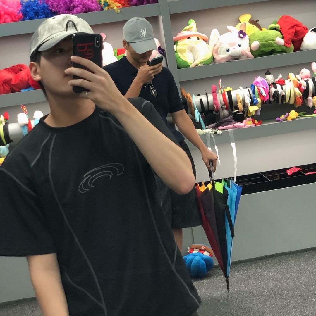 Art of Field Flatlock Stitch Short Sleeved T-Shirt Black, Art of Field Flatlock Stitch Short Sleeved T-Shirt Light Gray 착용 스타일