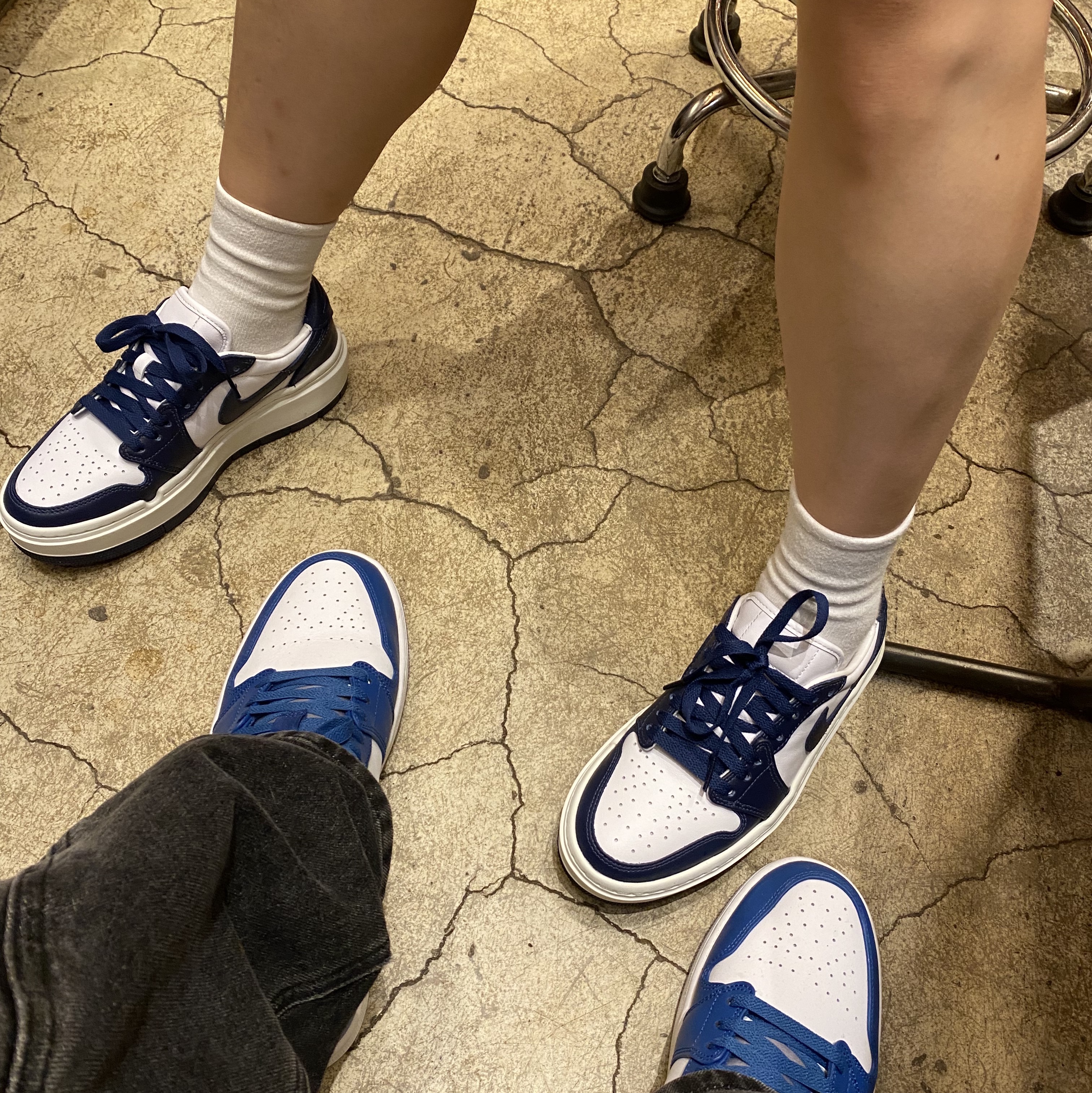 (W) Jordan 1 Elevate Low Midnight Navy, Jordan 1 Low True Blue Cement Grey 착용 스타일 - 2