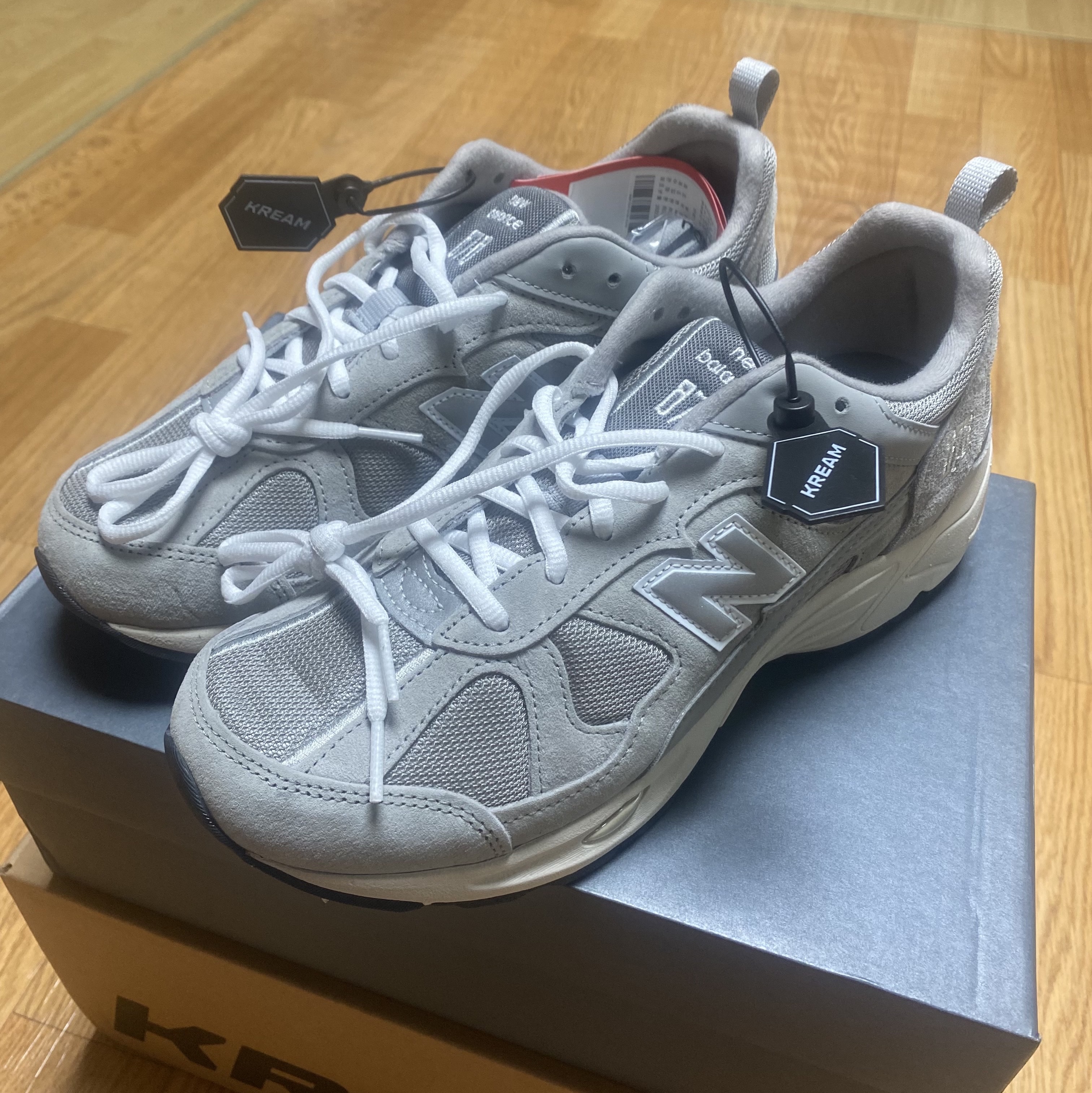 New Balance 878 Gray 착용 스타일