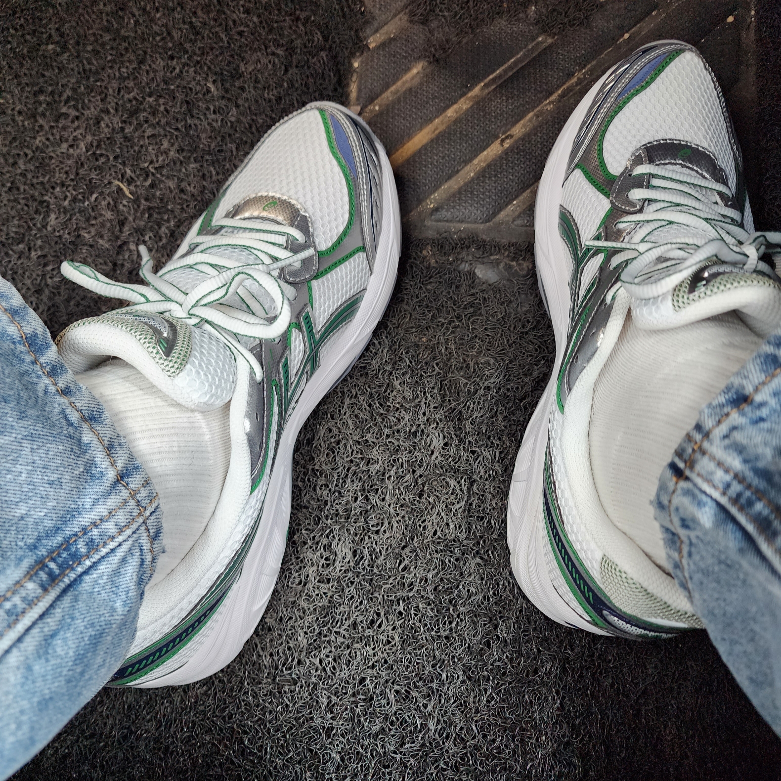Asics GT-2160 White Shamrock Green 착용 스타일 - 1