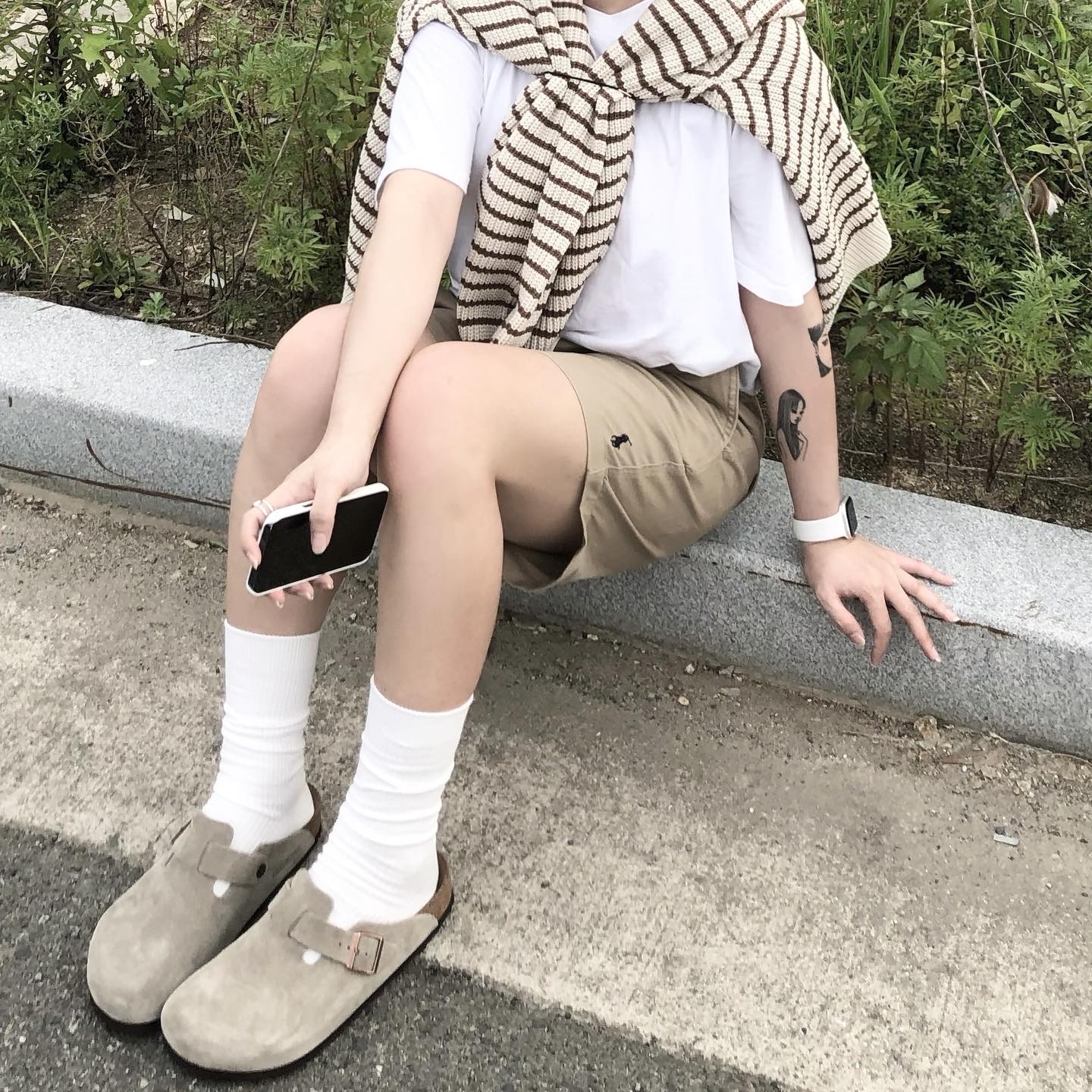 Birkenstock Boston Soft Footbed Taupe - Regular 착용 스타일 - 1