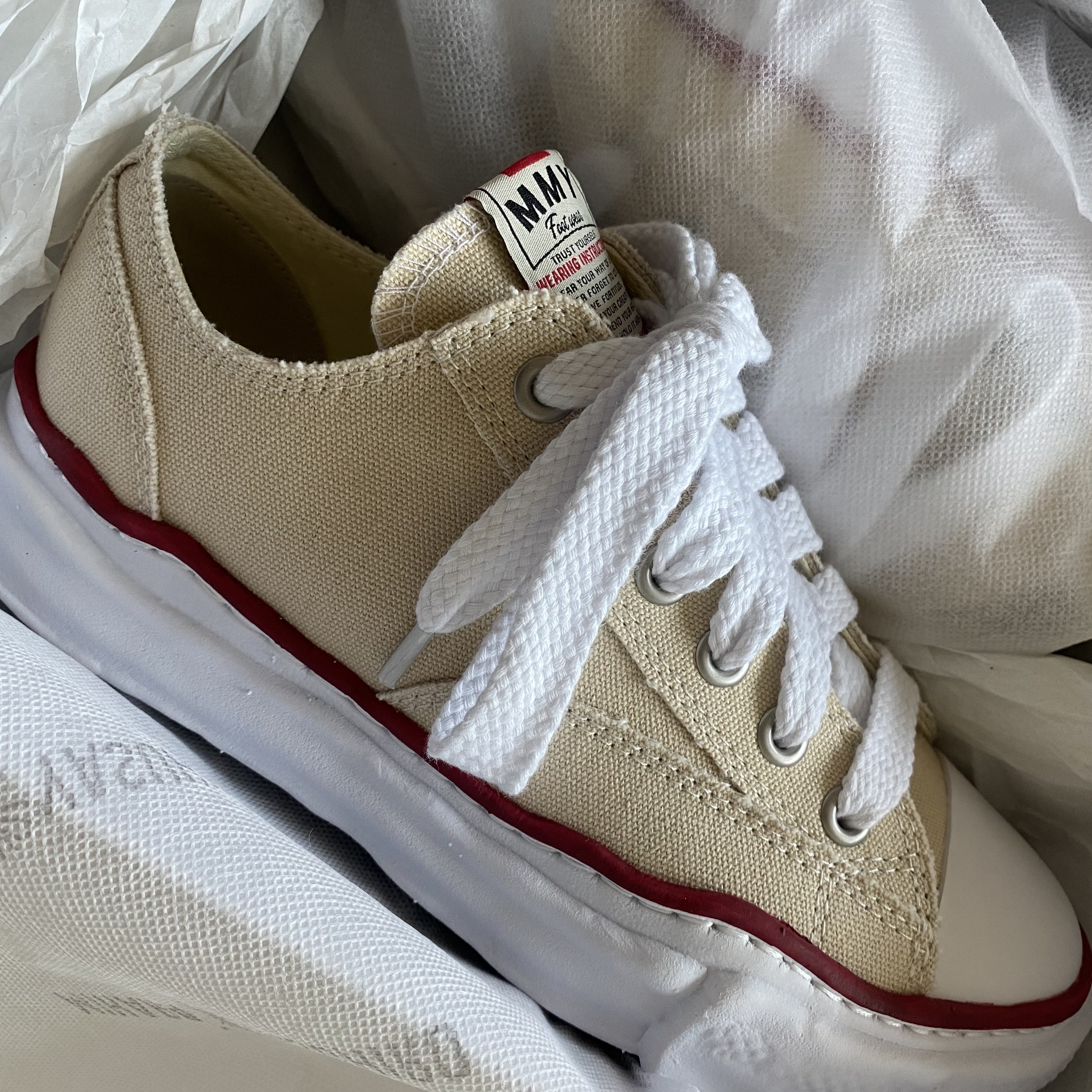 Maison Mihara Yasuhiro Peterson OG Sole Canvas Low-top Sneakers Natural 착용 스타일