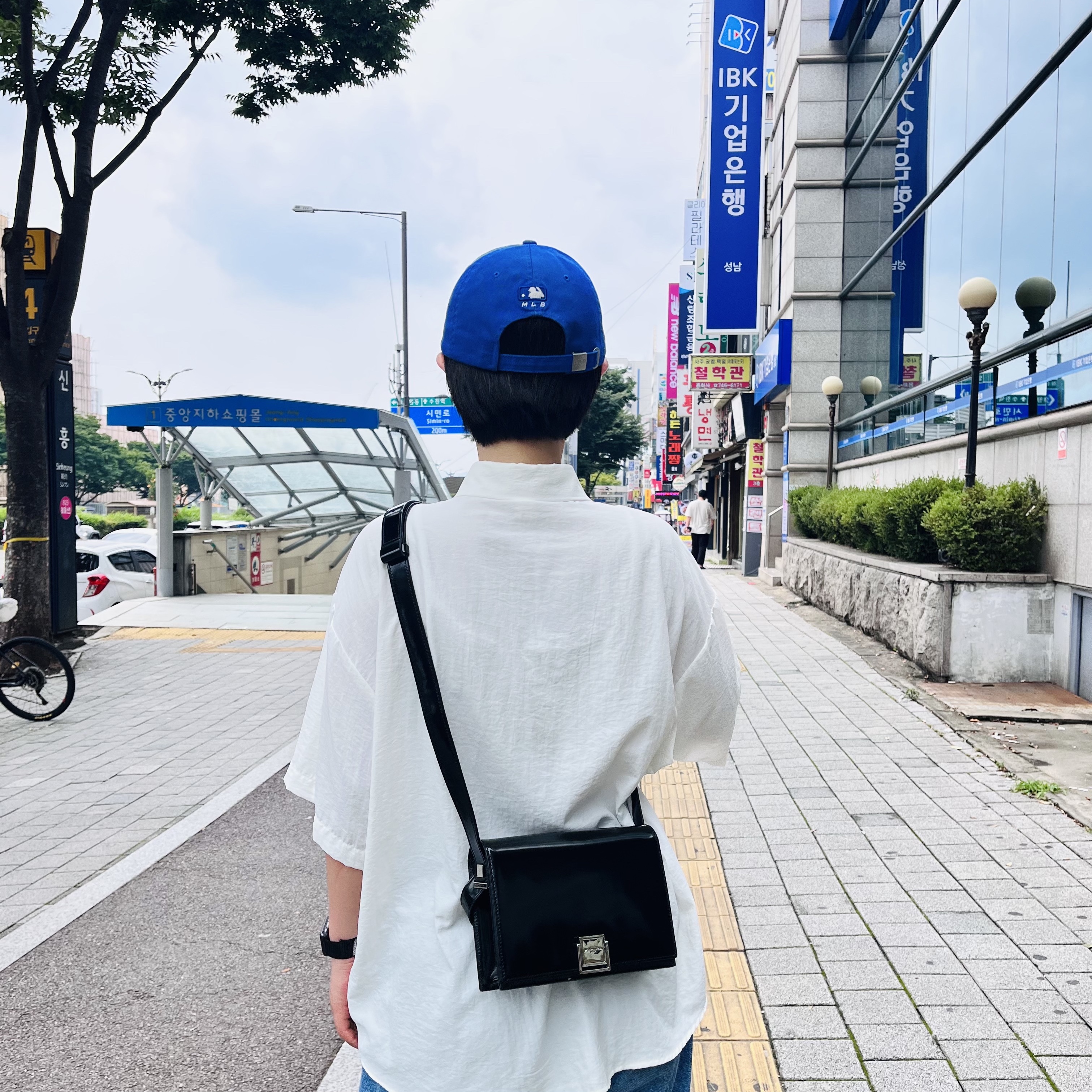 Wooyoungmi Shoulder Bag Black 착용 스타일