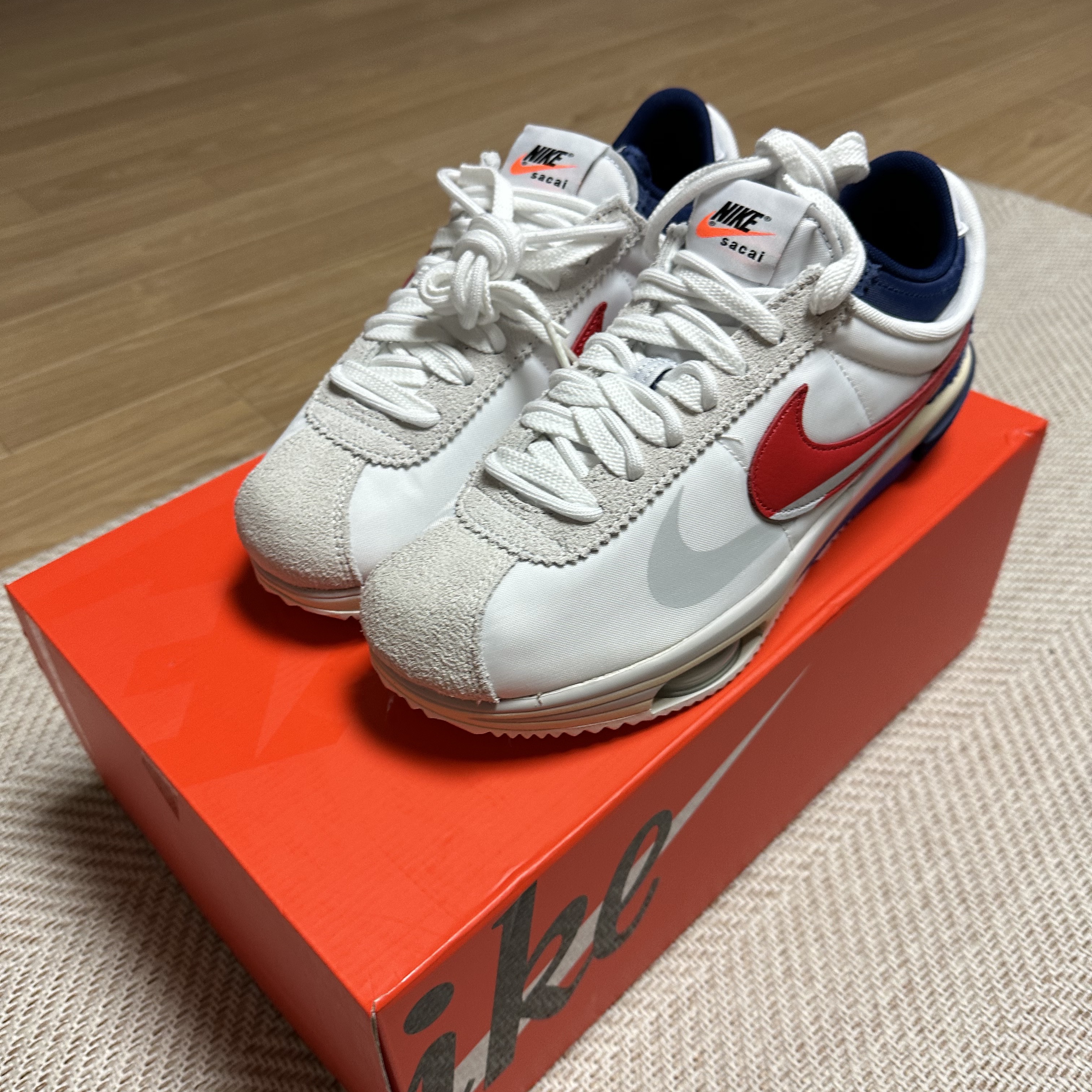 Nike x Sacai Zoom Cortez SP White and University Red 착용 스타일