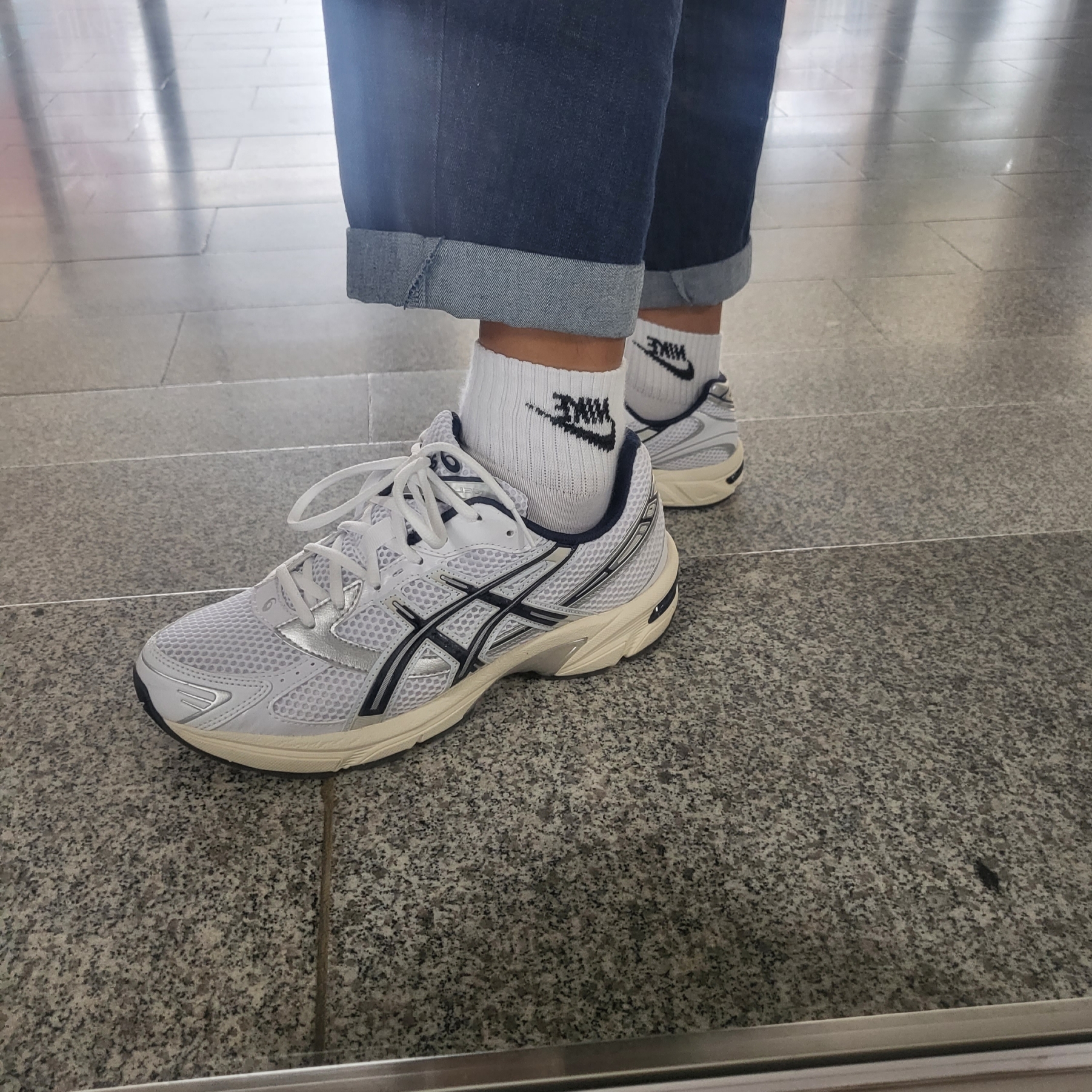 (W) Asics Gel-1130 White Midnight 착용 스타일 - 2