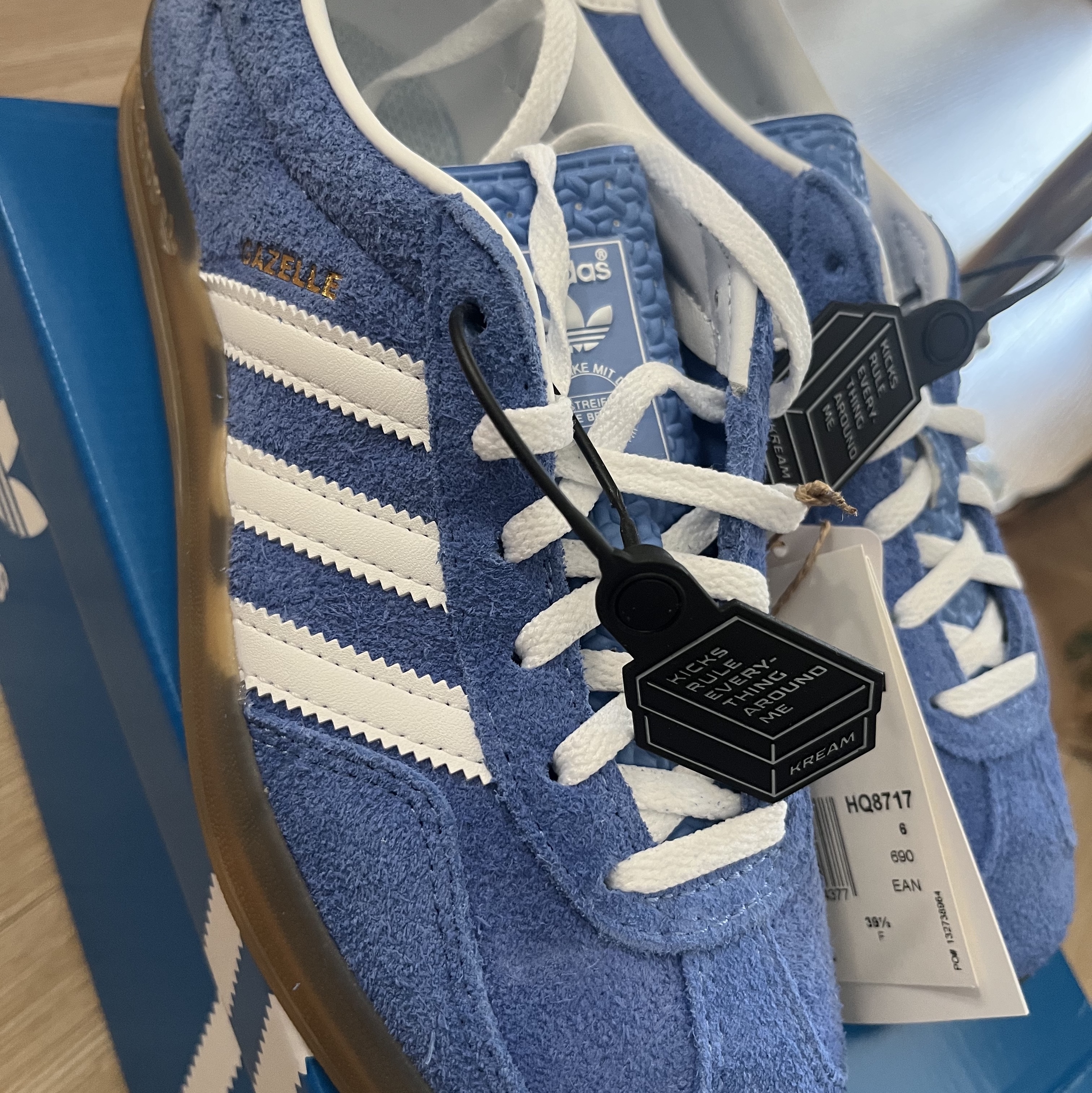 (W) Adidas Gazelle Indoor Blue Fusion Cloud White 착용 스타일