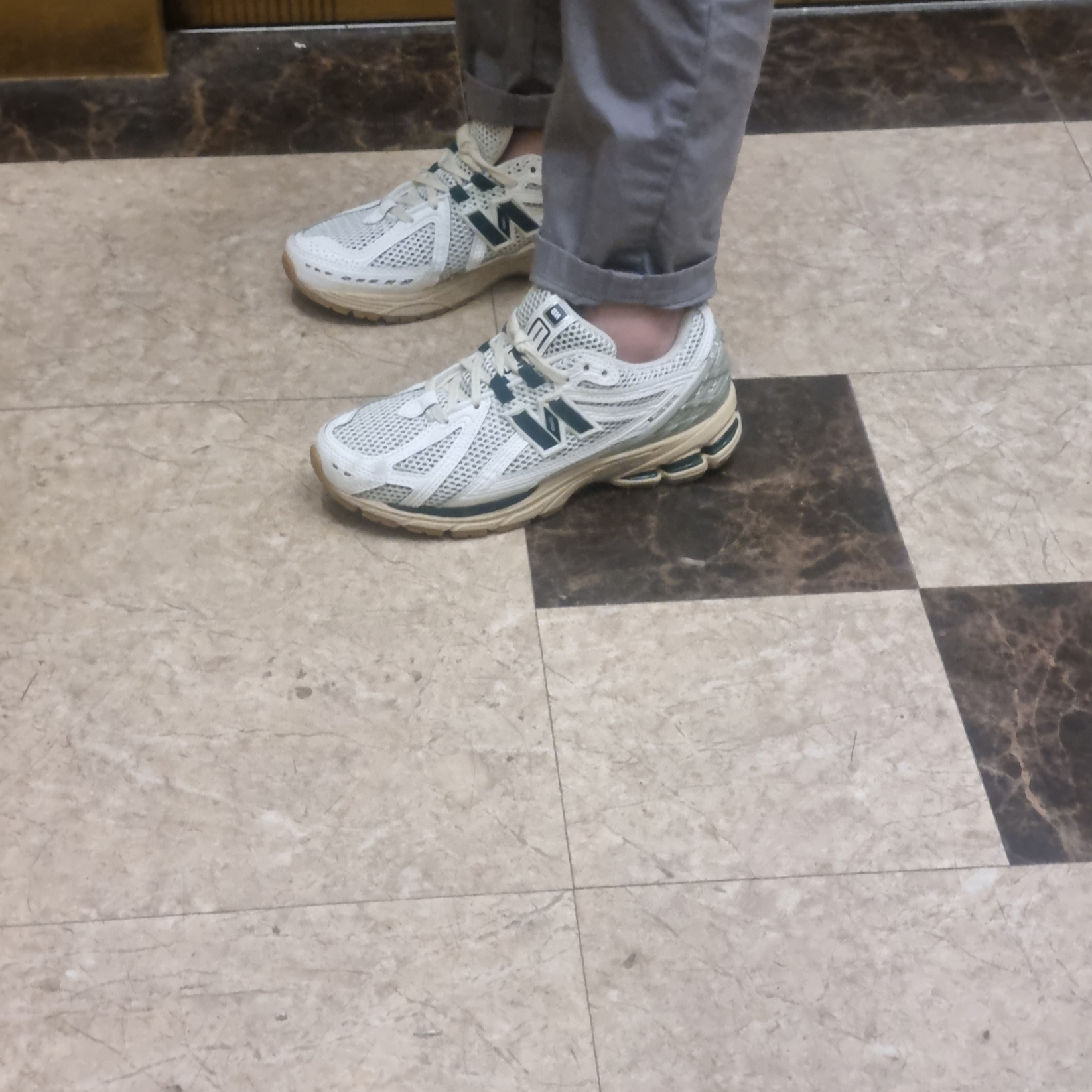 New Balance 1906R Silver Green 착용 스타일