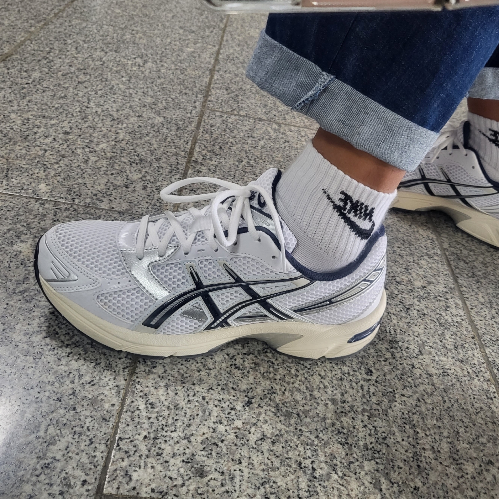 (W) Asics Gel-1130 White Midnight 착용 스타일 - 1