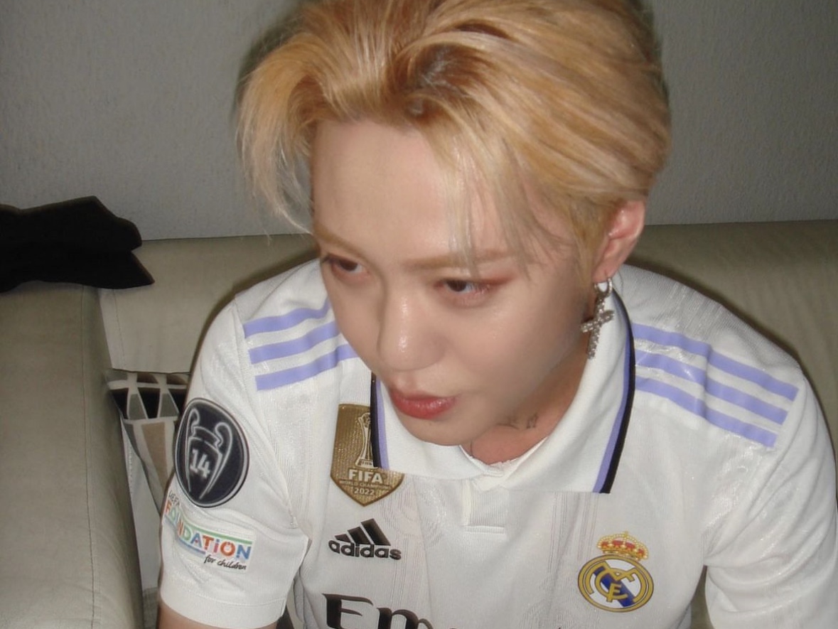 Adidas Real Madrid 2022/23 Home Jersey White - US Sizing (Non Marking Ver.) 착용 스타일