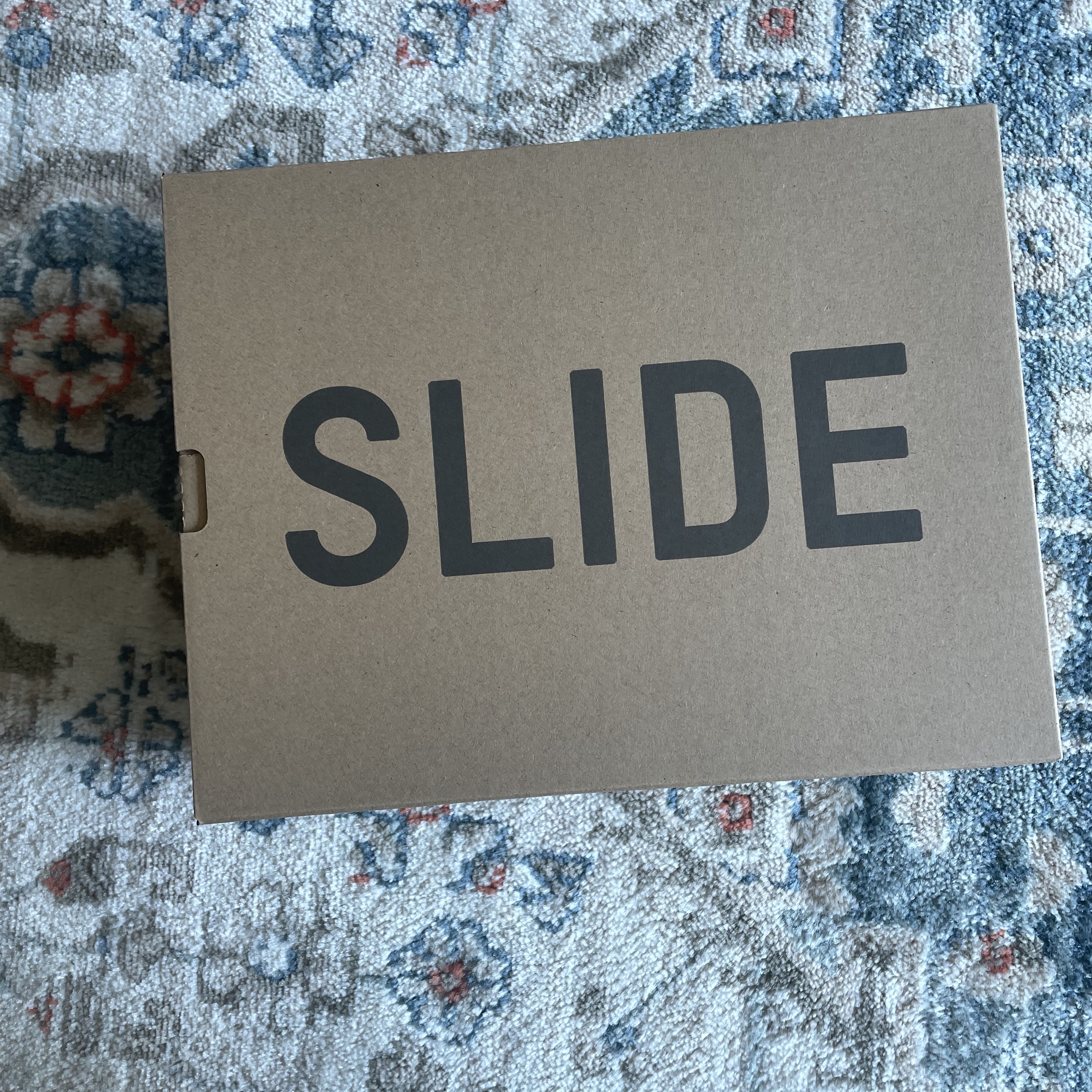 Adidas Yeezy Slide Slate Marine 착용 스타일 - 4