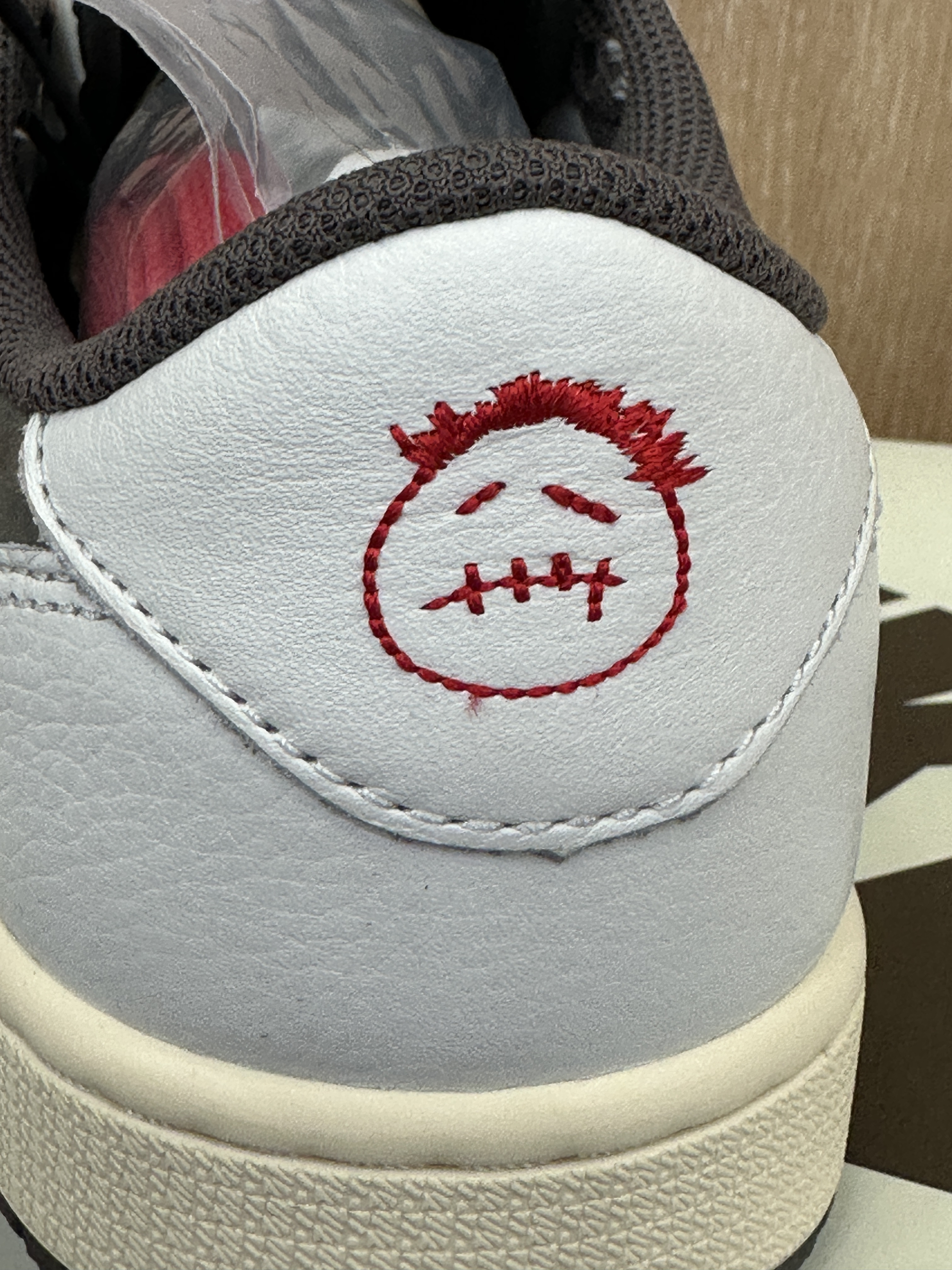 Jordan 1 x Travis Scott Retro Low OG SP Sail and Ridgerock 착용 스타일 - 3
