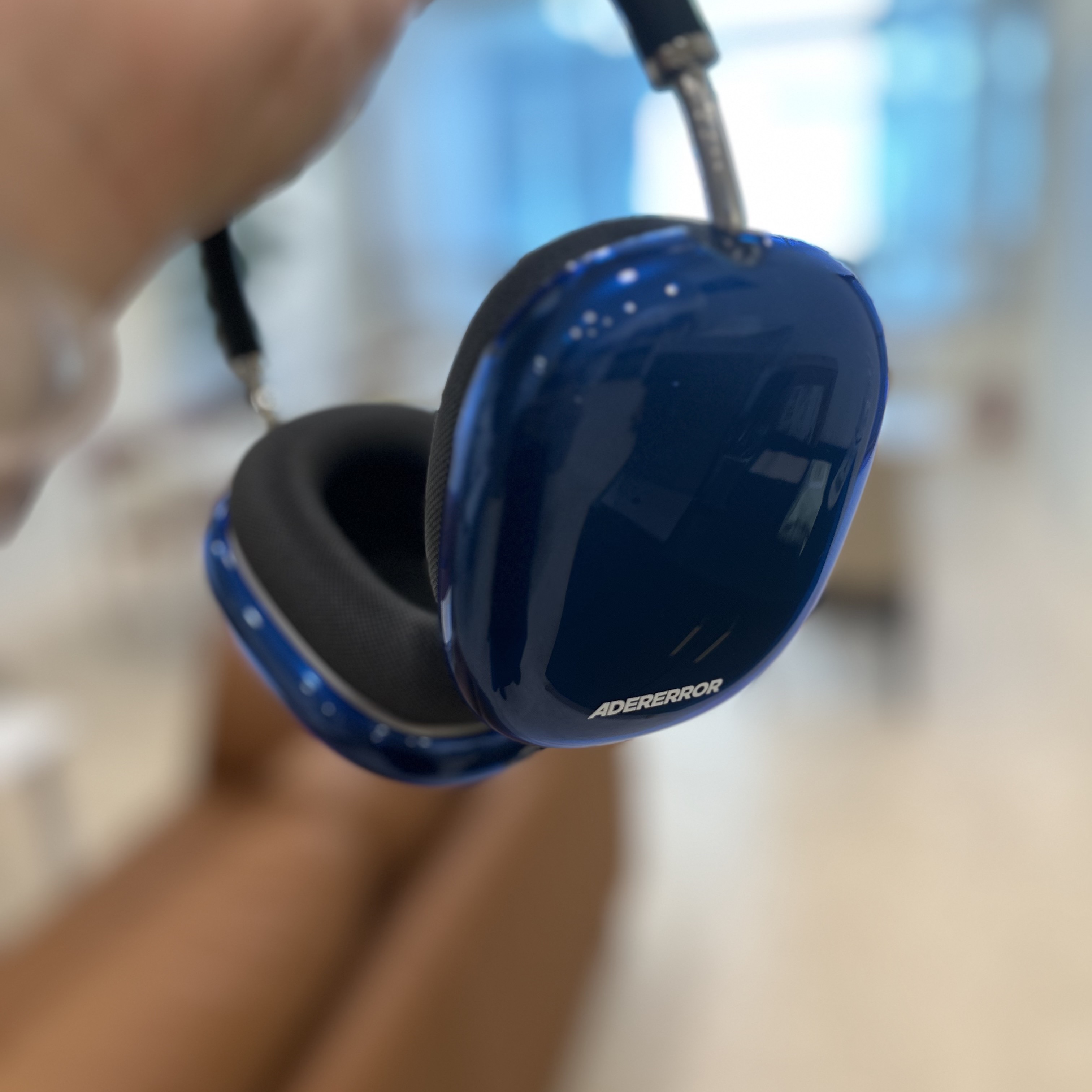 Ader Error Standic AirPods Max Case Z-Blue 착용 스타일 - 1
