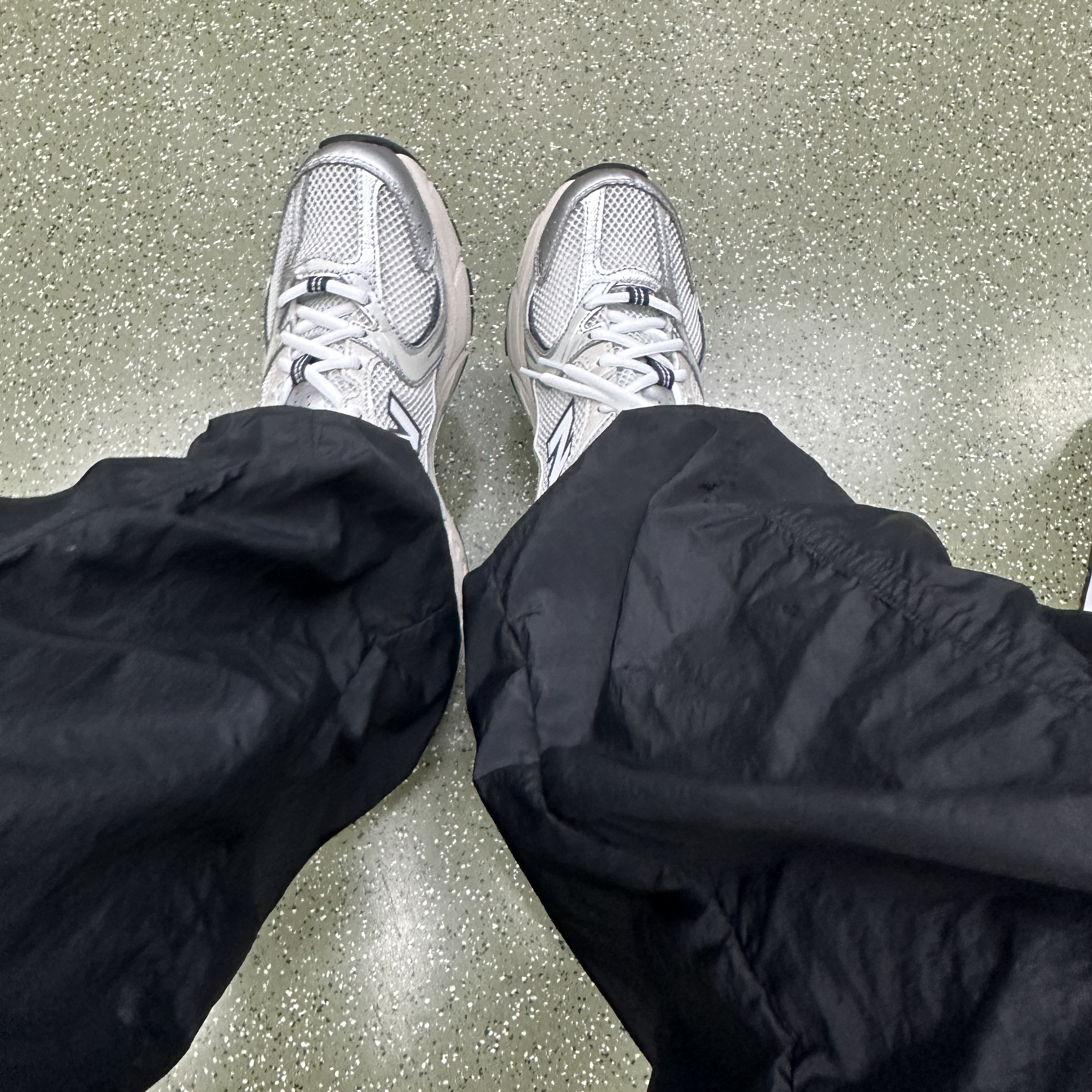 New Balance 530 Steel Grey 착용 스타일
