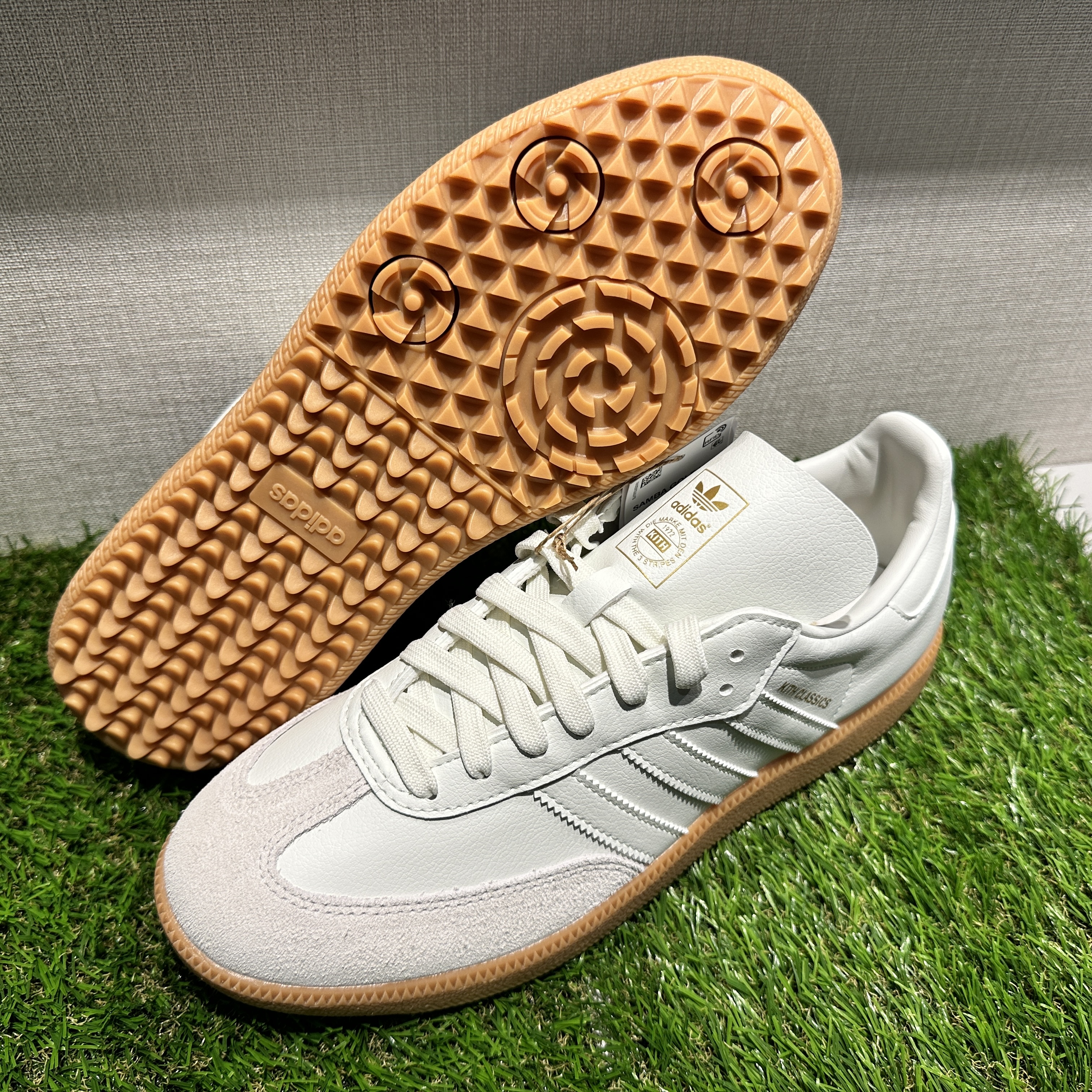 Adidas x Kith Samba Golf White Tint Gum 착용 스타일 - 1