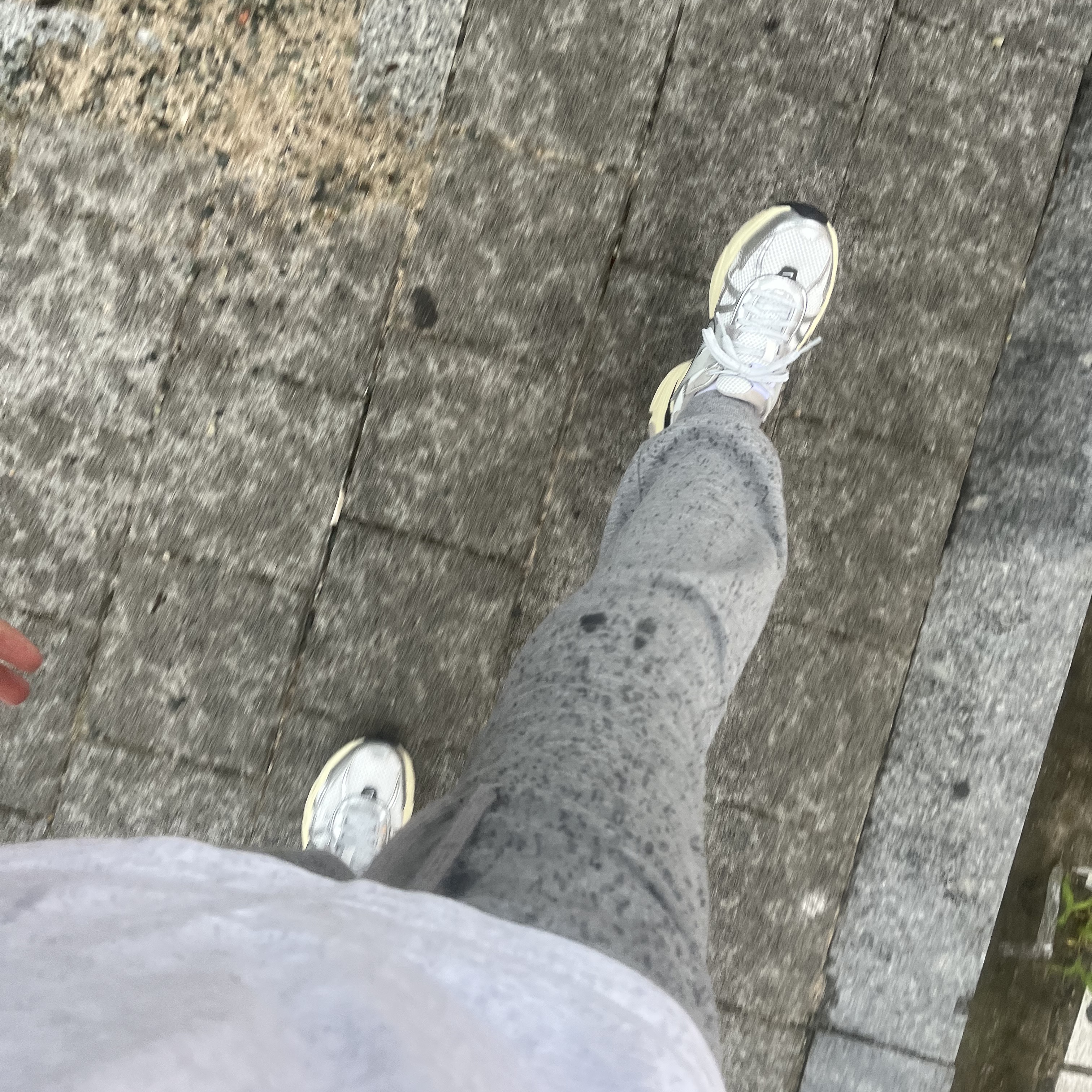 Nike V2K Run Summit White Metallic Silver 착용 스타일 - 2