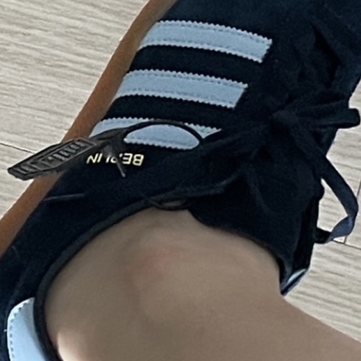 Adidas Berlin Collegiate Navy Pantone 착용 스타일