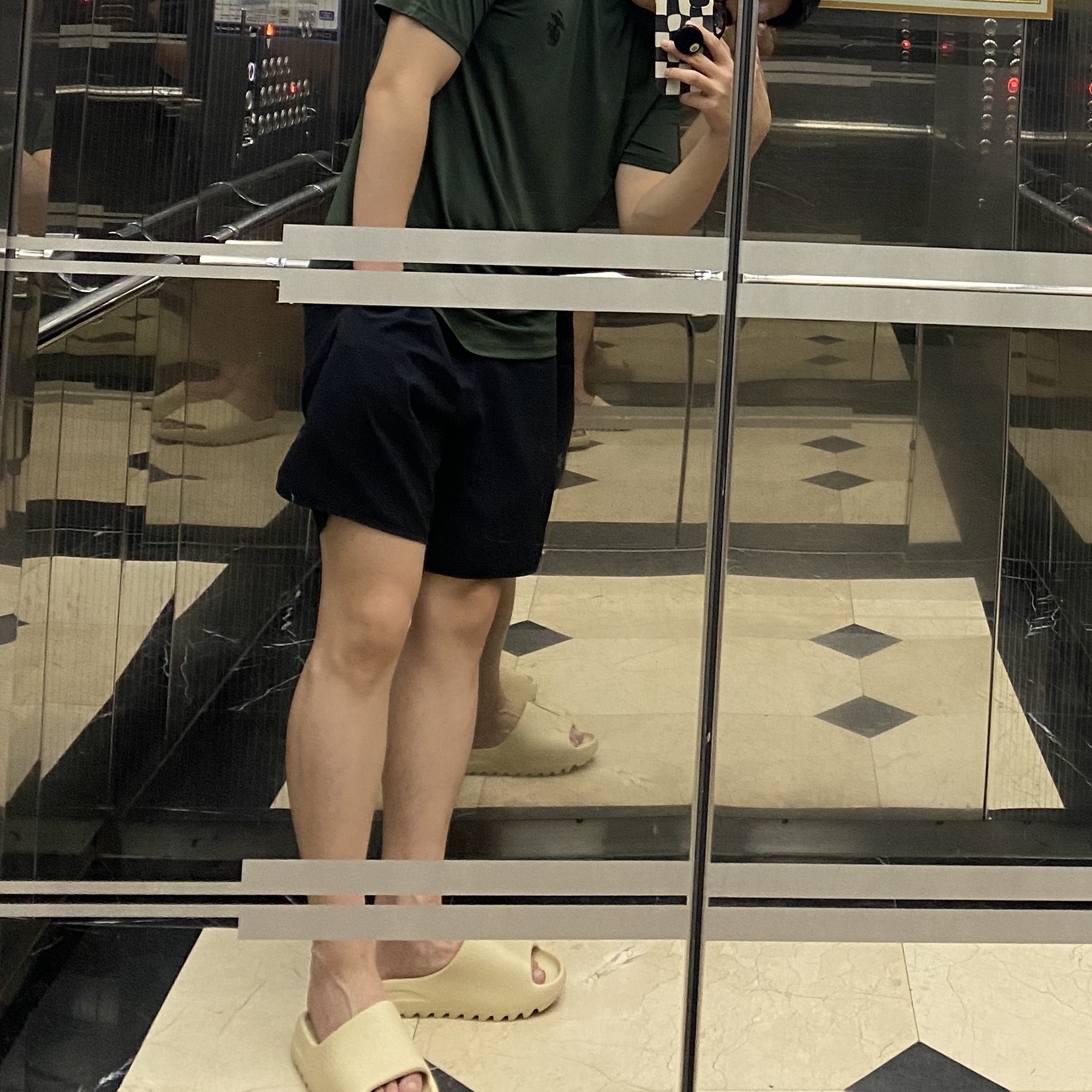 Adidas Yeezy Slide Bone 2022/2023 착용 스타일