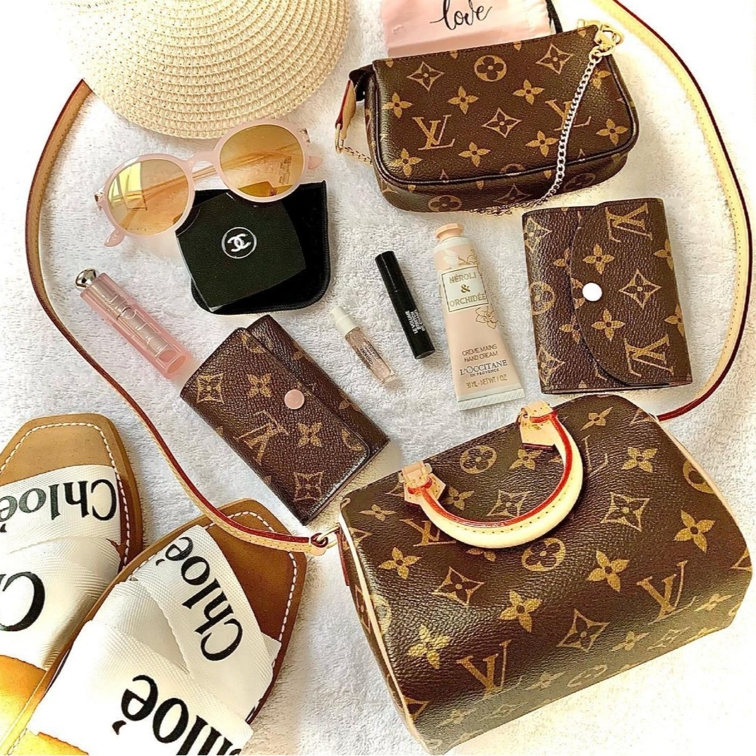 Louis Vuitton Speedy Bandouliere 20 Monogram Beige, (W) Chloe Woody Flat Mule White 착용 스타일 - 2