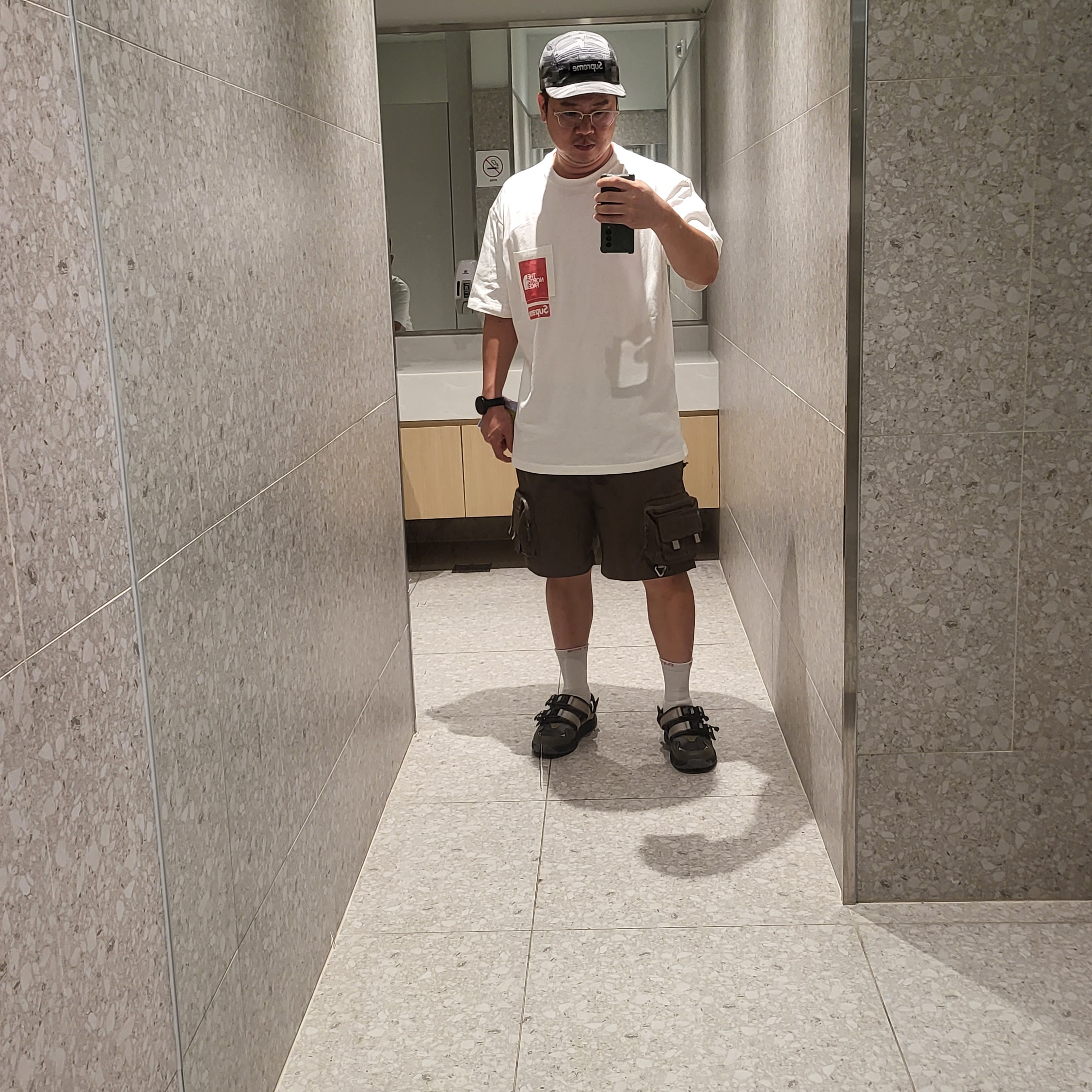 Supreme x The North Face Printed Pocket T-Shirt White - 23SS, Supreme Ventile Camp Cap Black - 22FW 착용 스타일