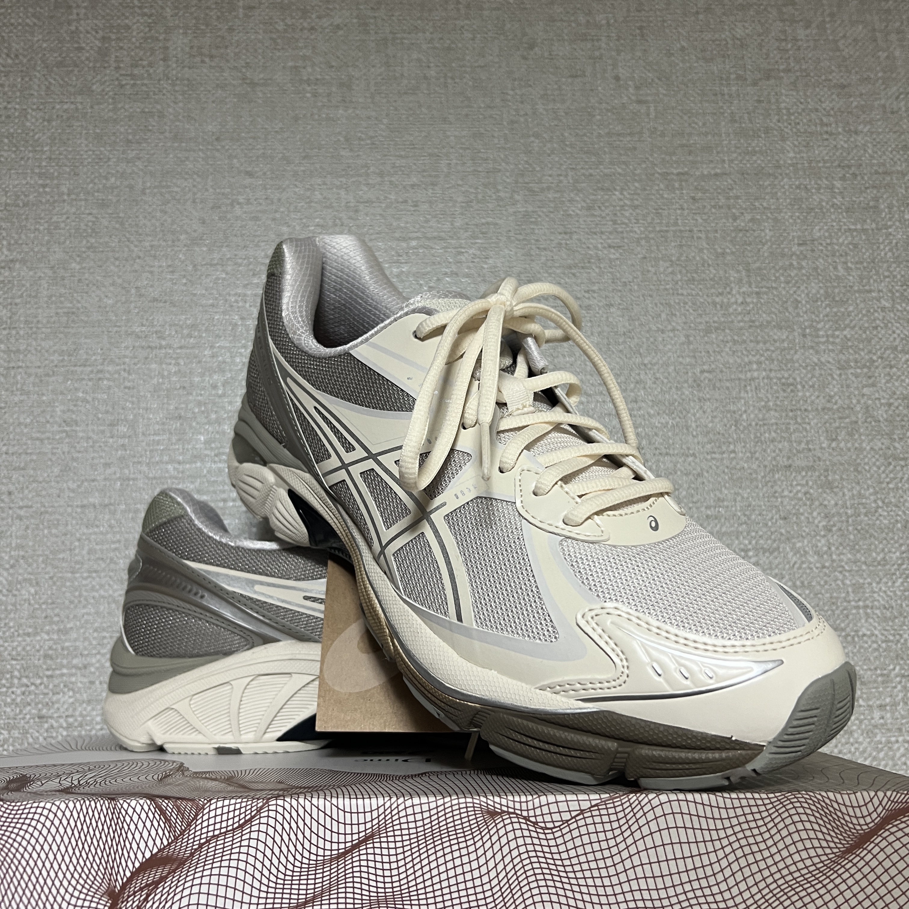 Asics x Dime GT-2160 Arctic Wolf London Fog 착용 스타일 - 3
