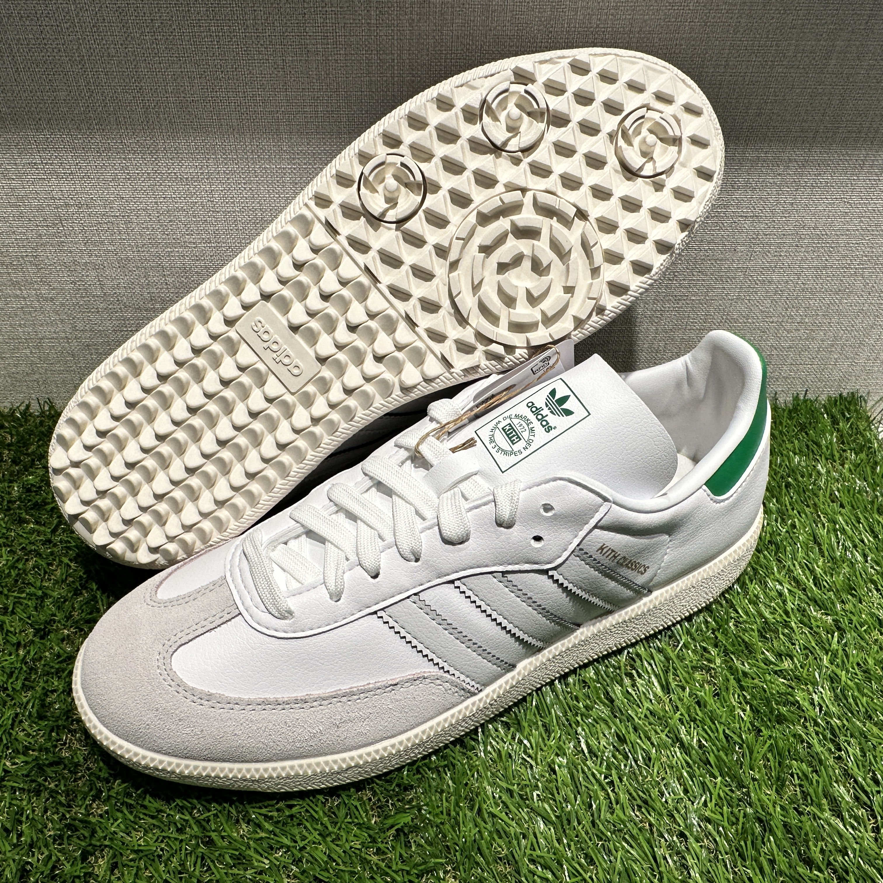 Adidas x Kith Samba Golf White Dash Grey 착용 스타일 - 1
