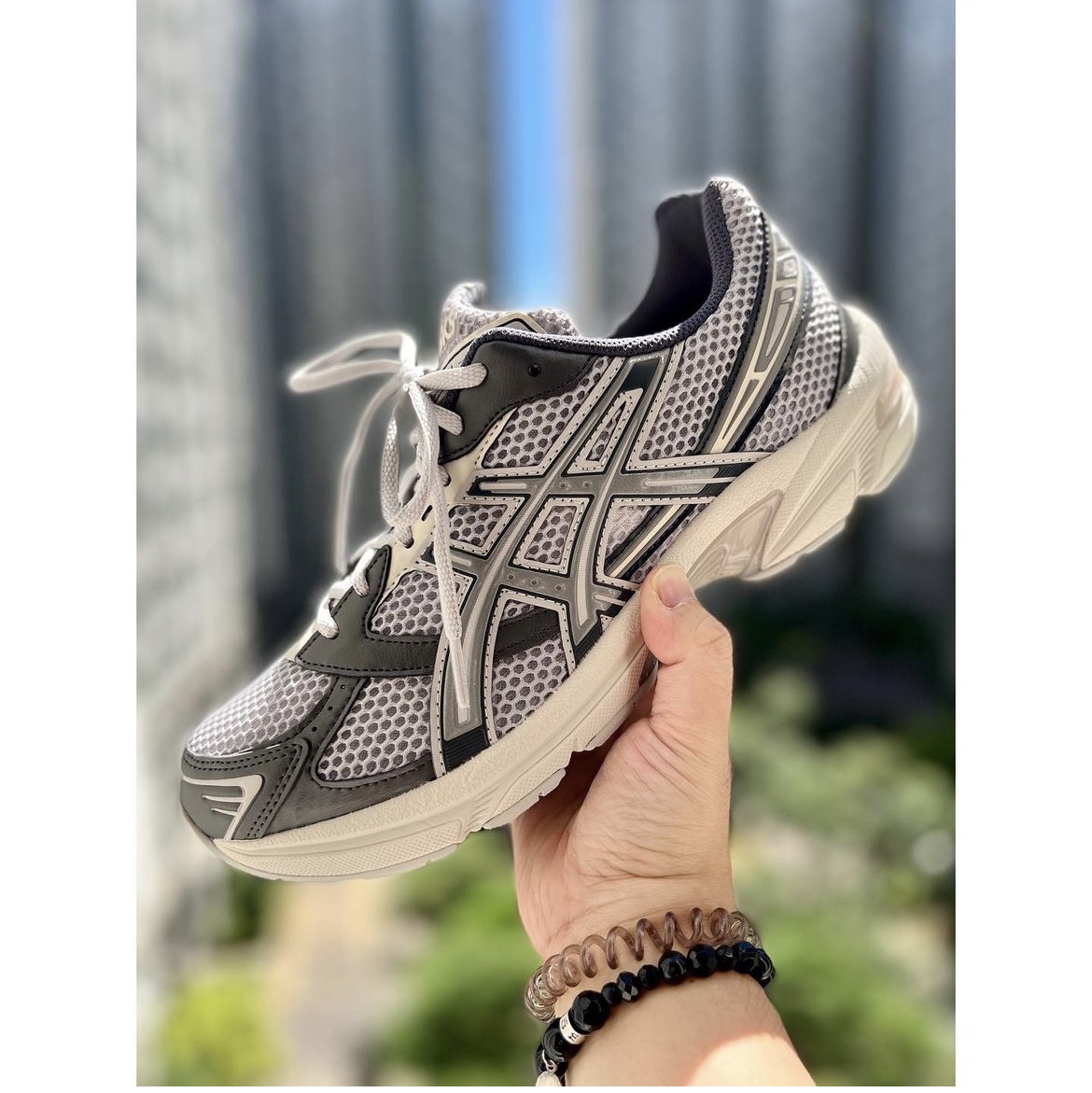 Asics Gel-1130 Oyster Grey Clay Grey 착용 스타일 - 1
