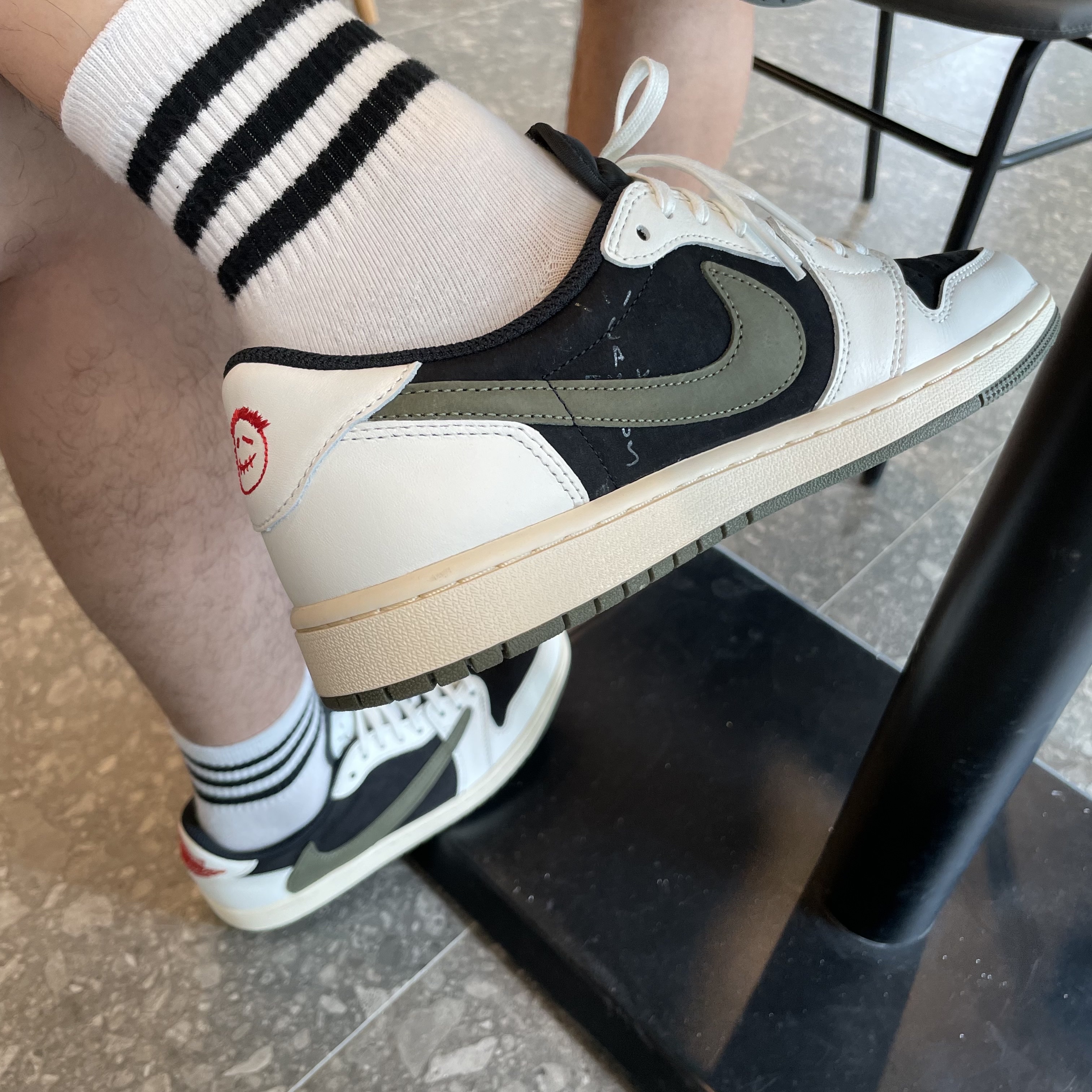 (W) Jordan 1 x Travis Scott Retro Low OG SP Medium Olive 착용 스타일