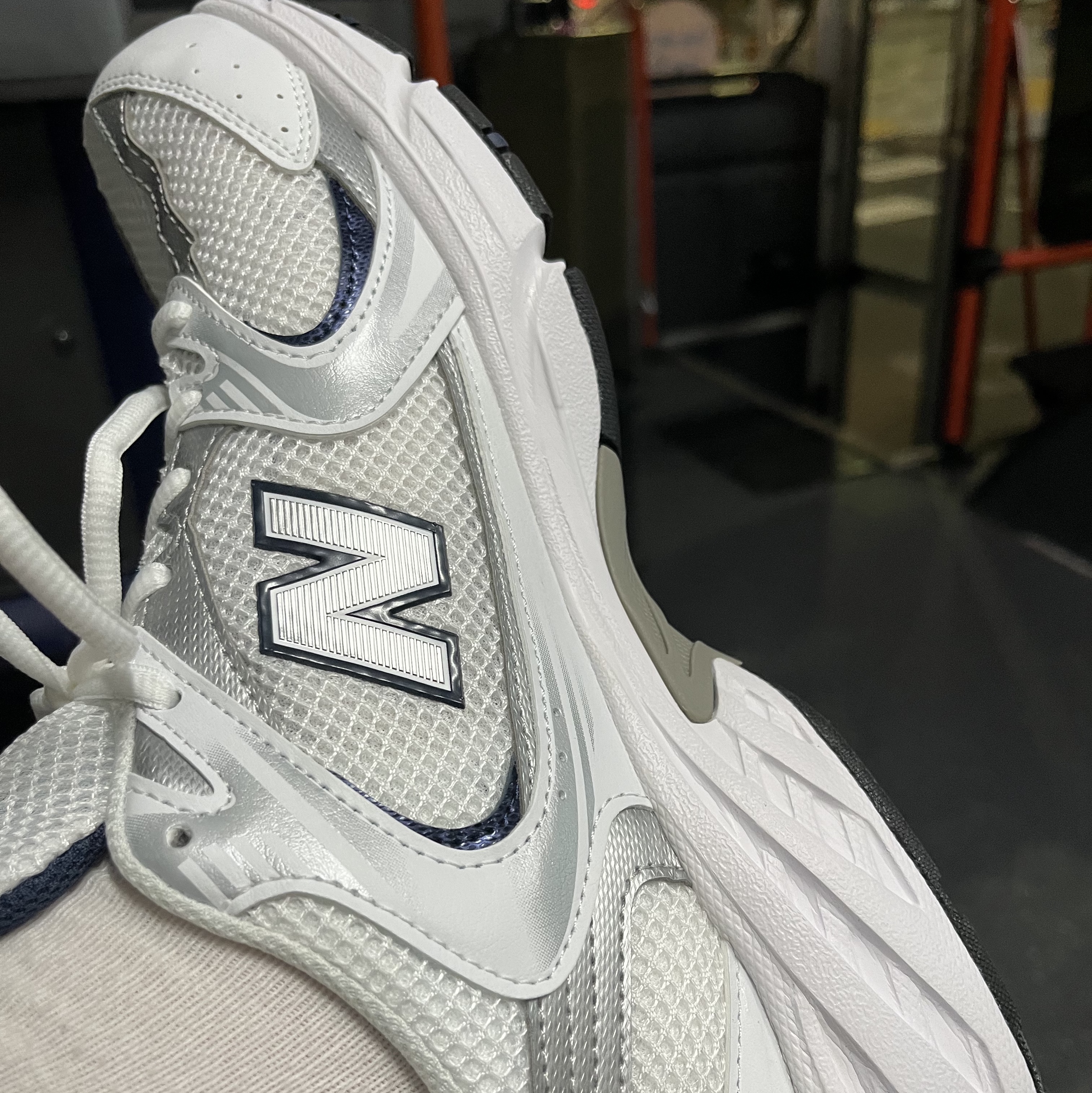 New Balance 530 White, Jordan 1 Retro Low OG Black Toe 착용 스타일 - 2