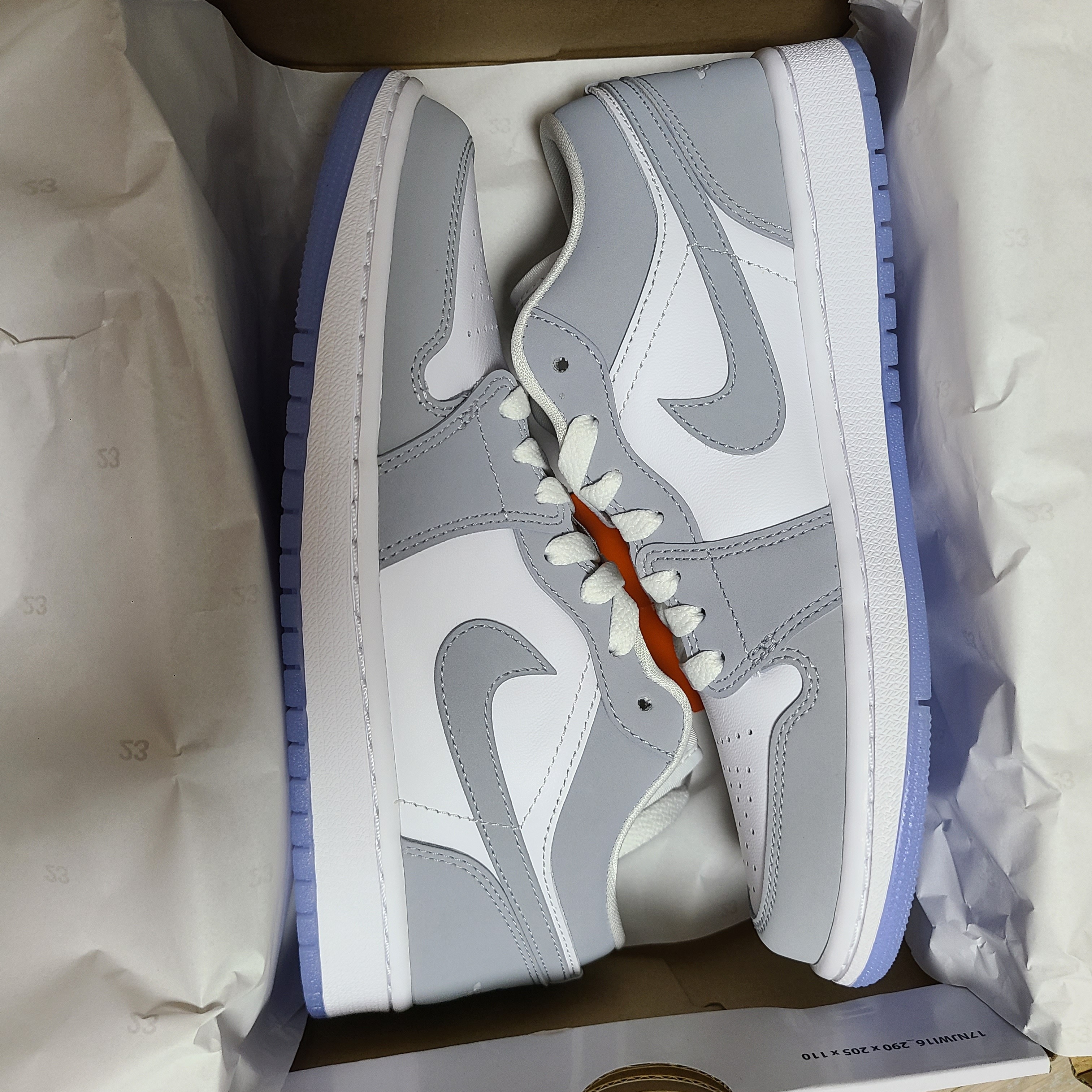 (W) Jordan 1 Low White Wolf Grey 착용 스타일 - 1