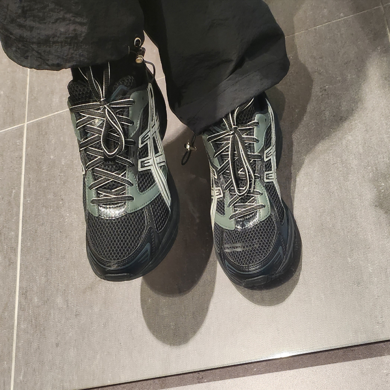 Asics Gel-1130 Black Glacier Grey - Folder Exclusive 착용 스타일 - 2