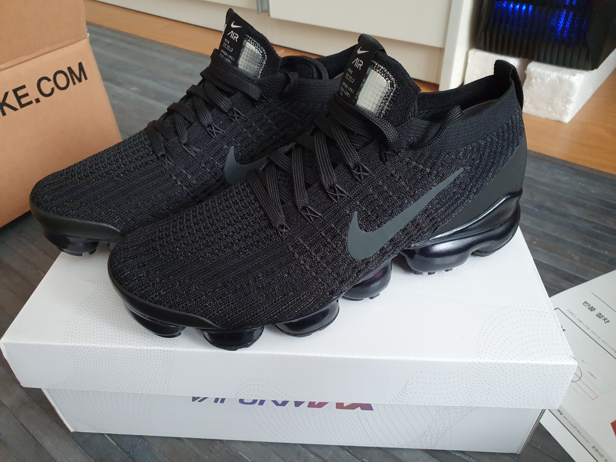 Nike Air VaporMax Flyknit 3.0 Triple Black 착용 스타일 - 1