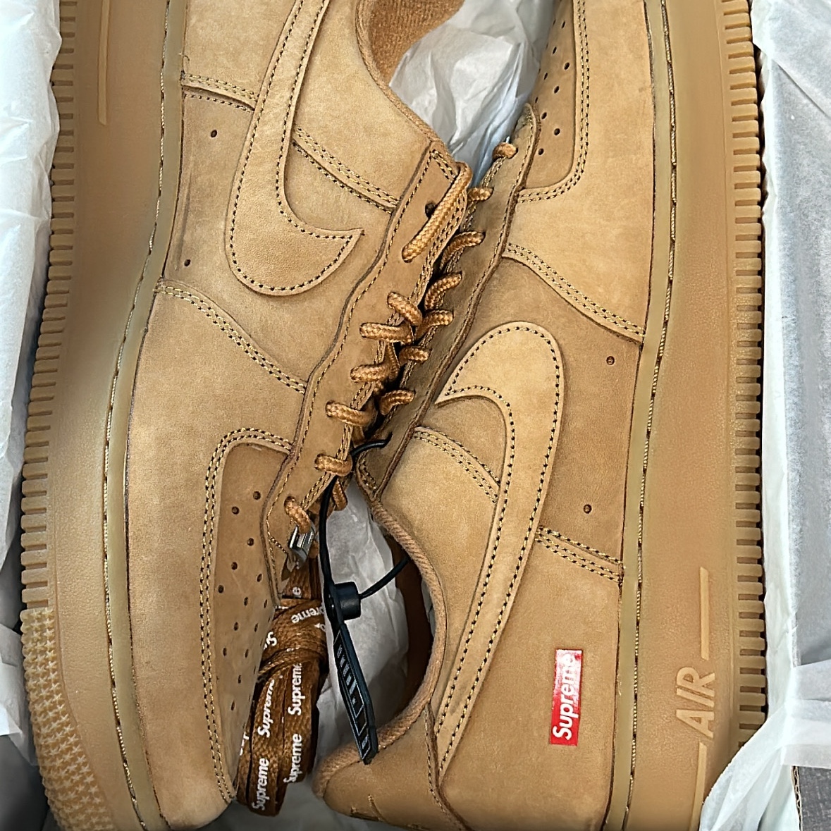 Nike x Supreme Air Force 1 Low Flax, Porter Tanker Shoulder Bag S Black 착용 스타일 - 3