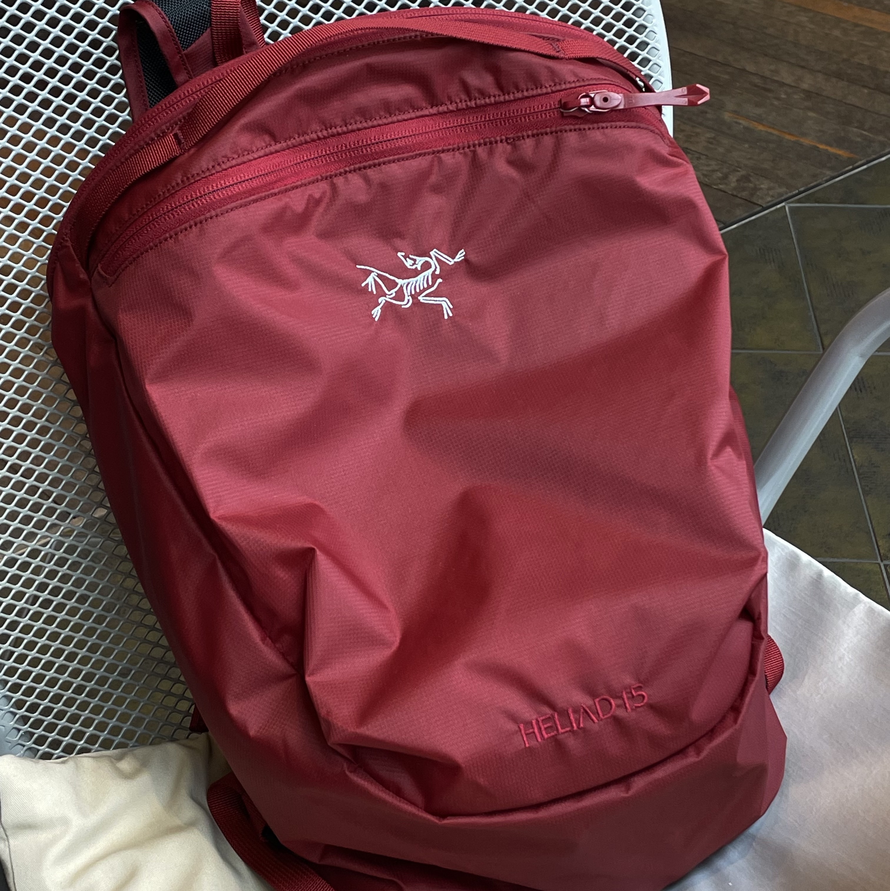 Arc'teryx Heliad 15 Backpack Bordeaux 착용 스타일 - 2