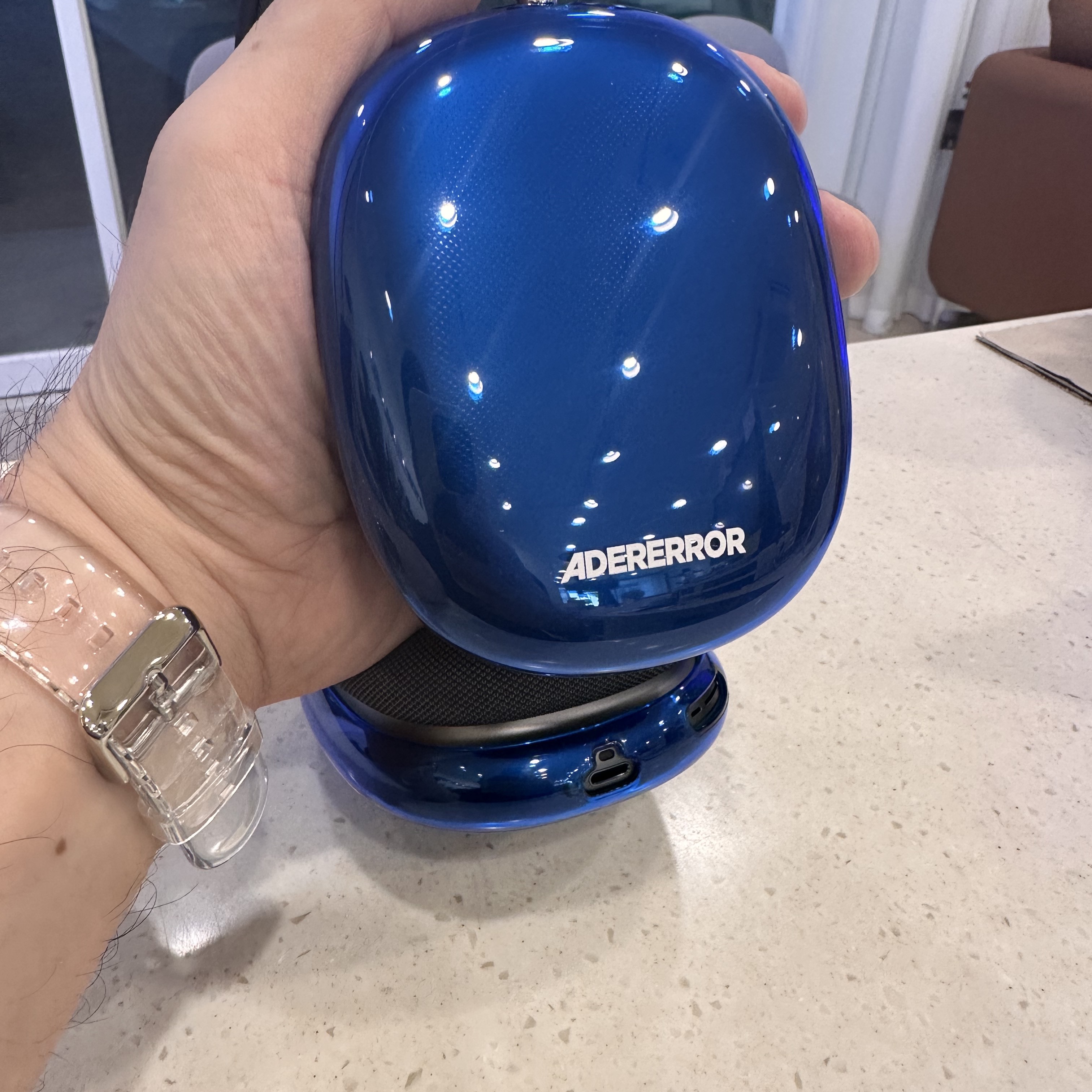 Ader Error Standic AirPods Max Case Z-Blue 착용 스타일 - 2
