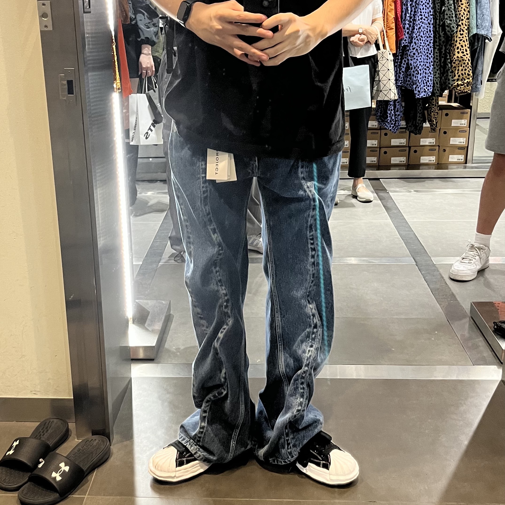 Y/Project Classic Wire Jeans Navy - 22FW, Maison Mihara Yasuhiro Blakey OG Sole Canvas Low-top Sneakers Black White 착용 스타일