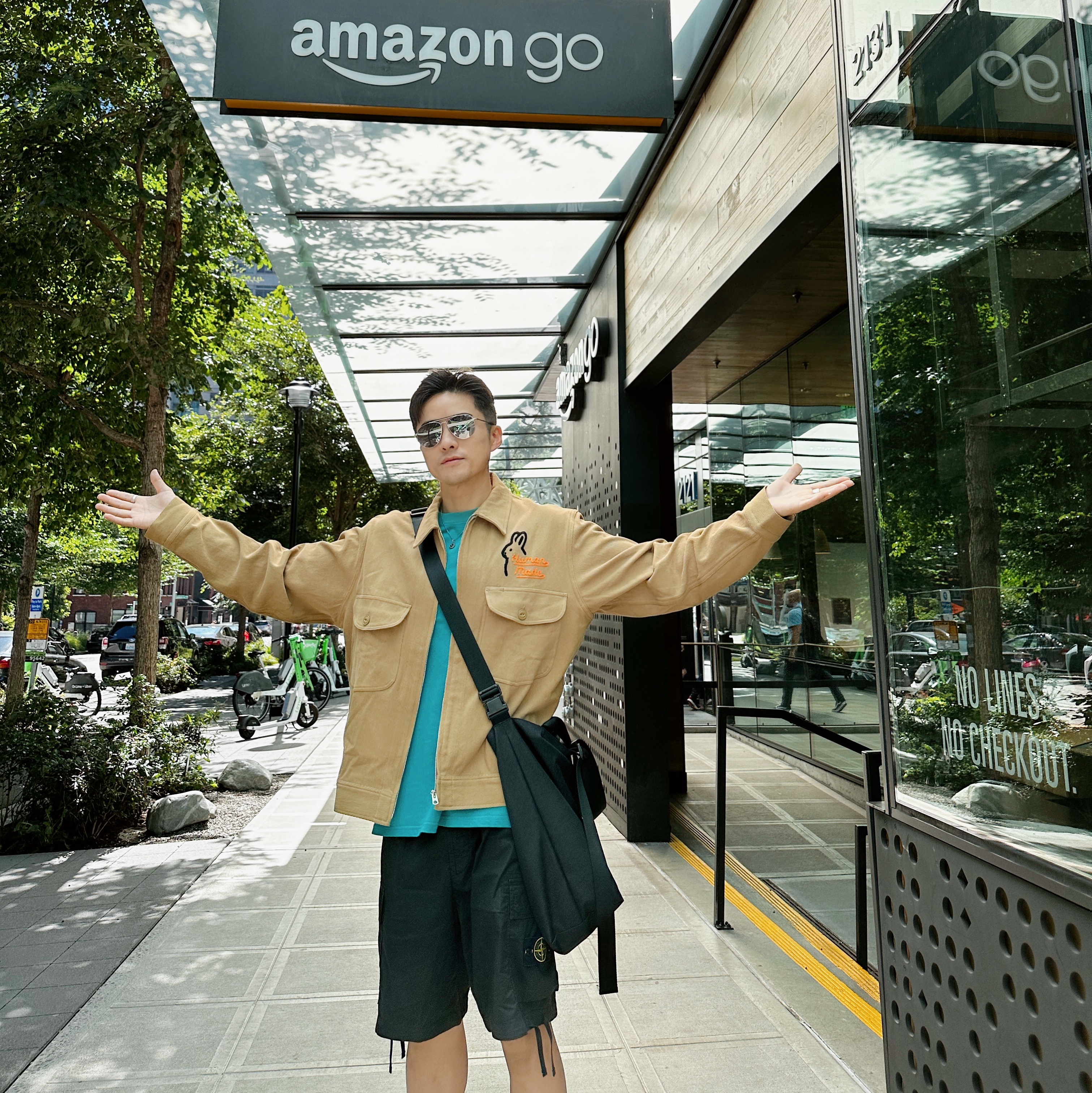 Human Made Zip-Up Work Jacket Beige, Stone Island L0403 Bermuda Shorts Black - 21SS 착용 스타일 - 3