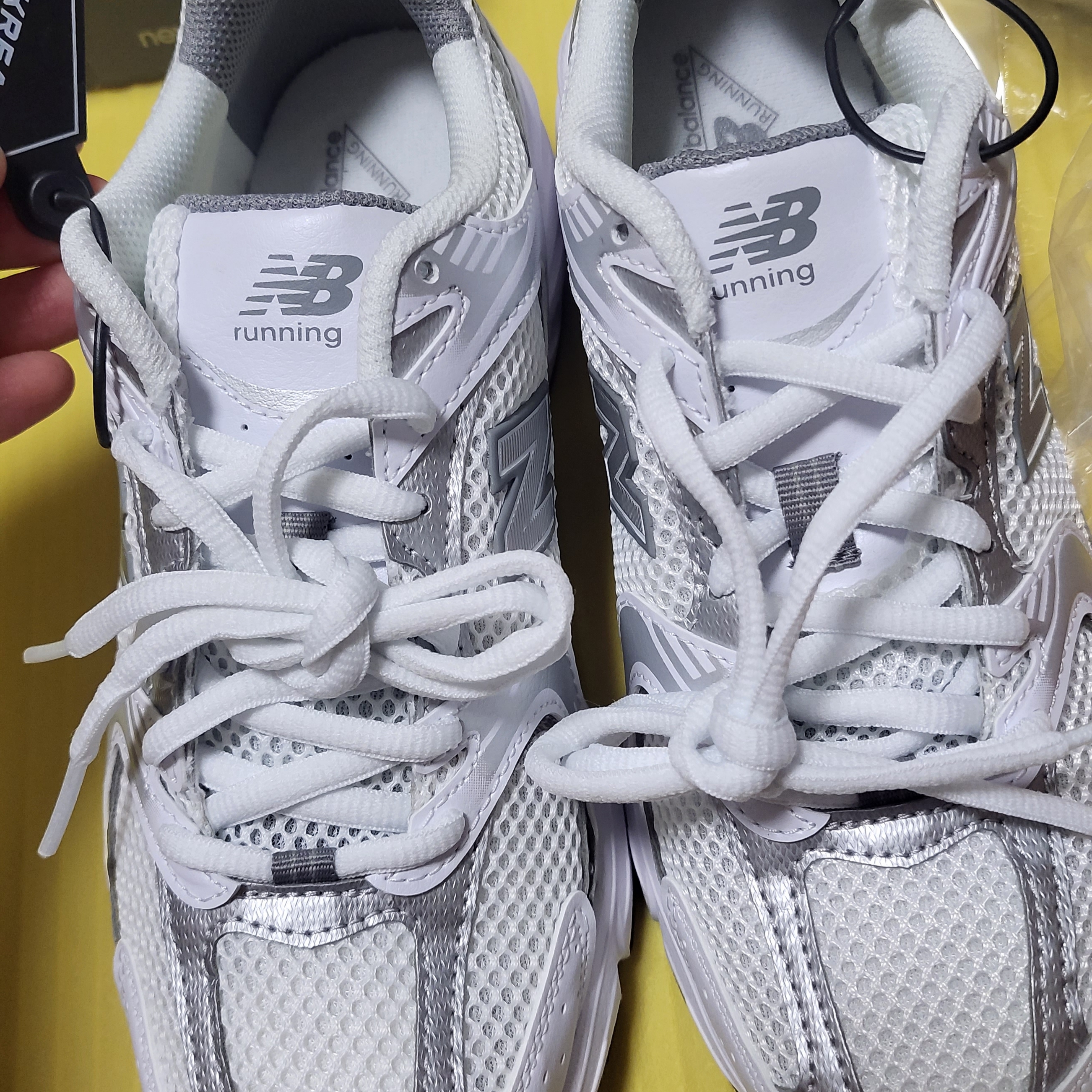 New Balance 530 White Silver 착용 스타일