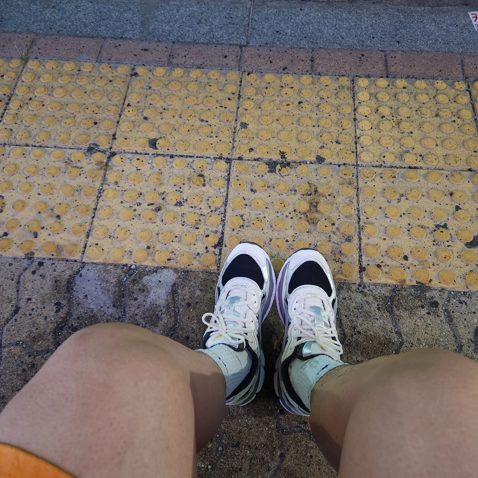 Asics Gel-NYC Black Clay Grey 착용 스타일 - 3