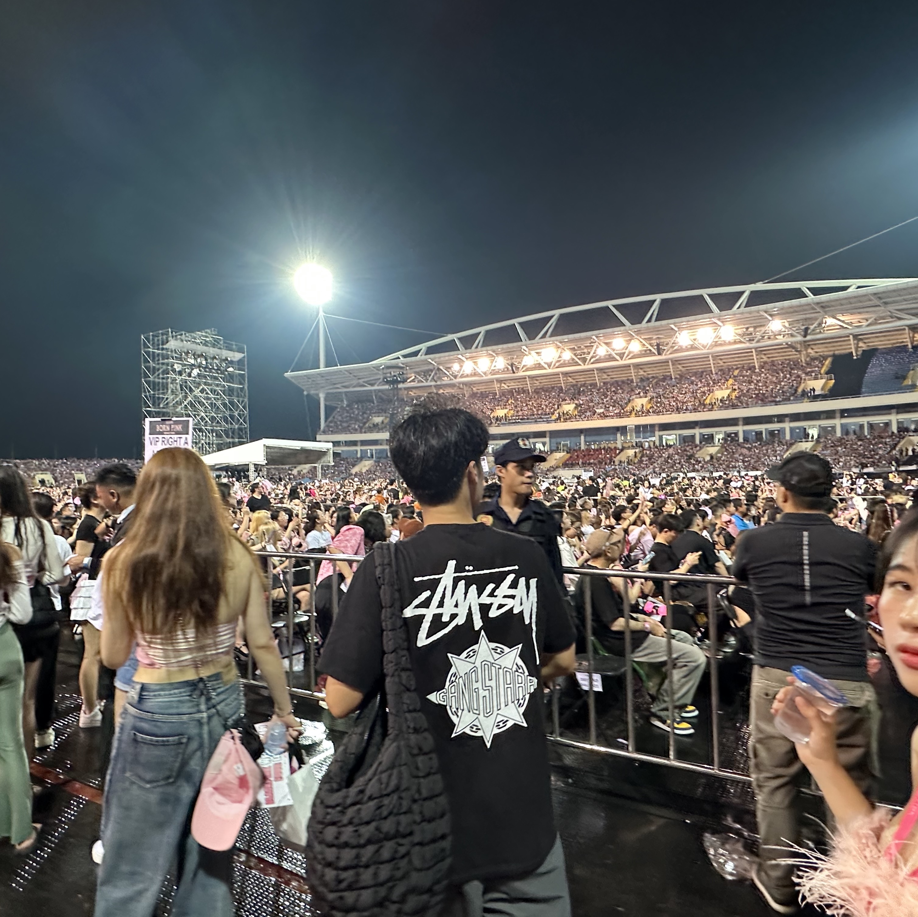 Stussy x Gang Starr Take It Personal T-Shirt Black, COS Quilted Oversized Shoulder Bag Black 착용 스타일