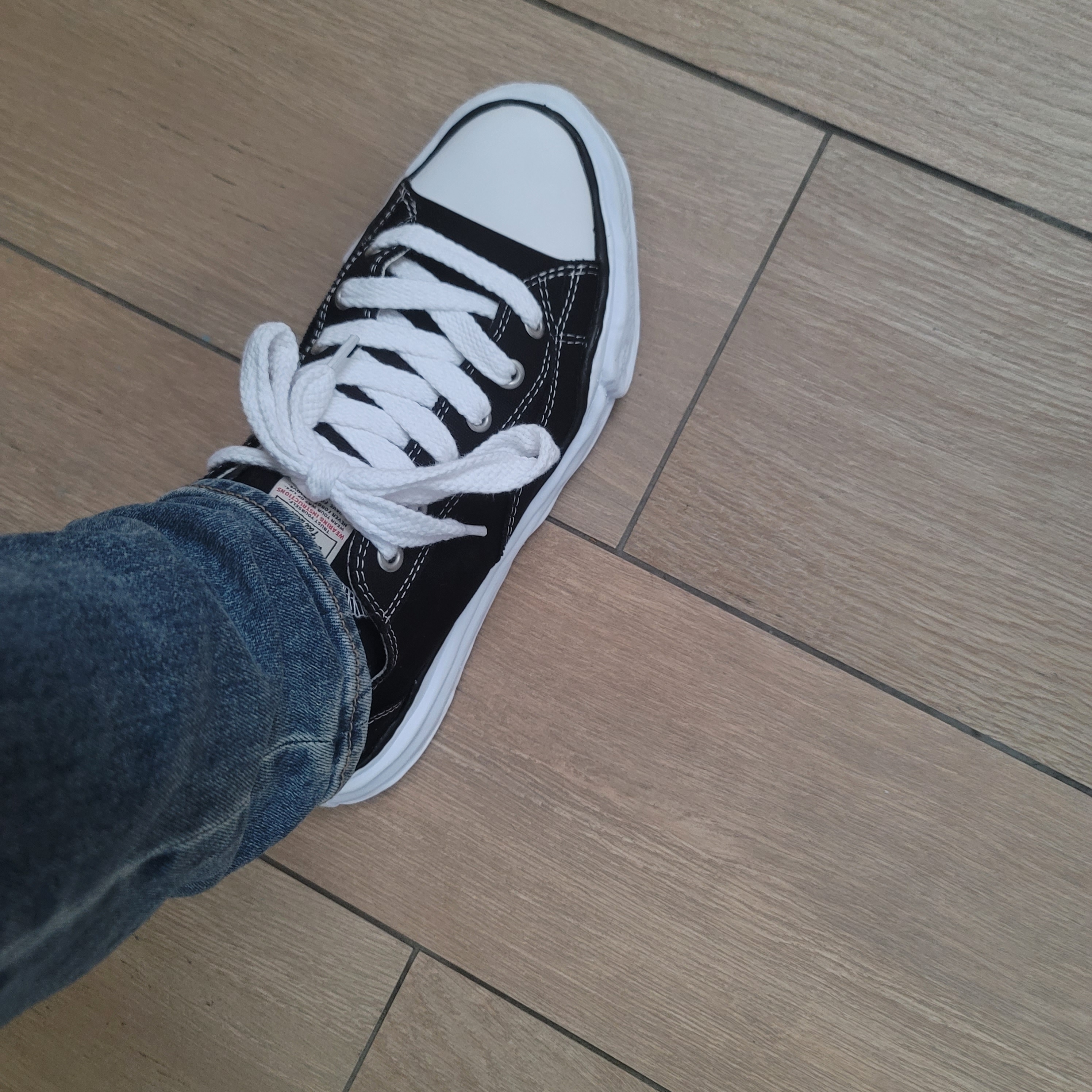 Maison Mihara Yasuhiro Peterson OG Sole Canvas Low Sneakers Black 착용 스타일