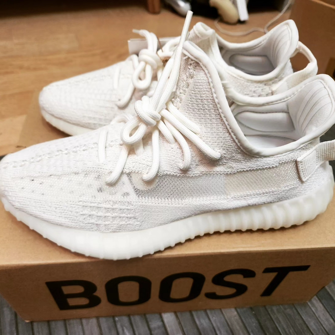 Adidas Yeezy Boost 350 V2 Bone 착용 스타일 - 2