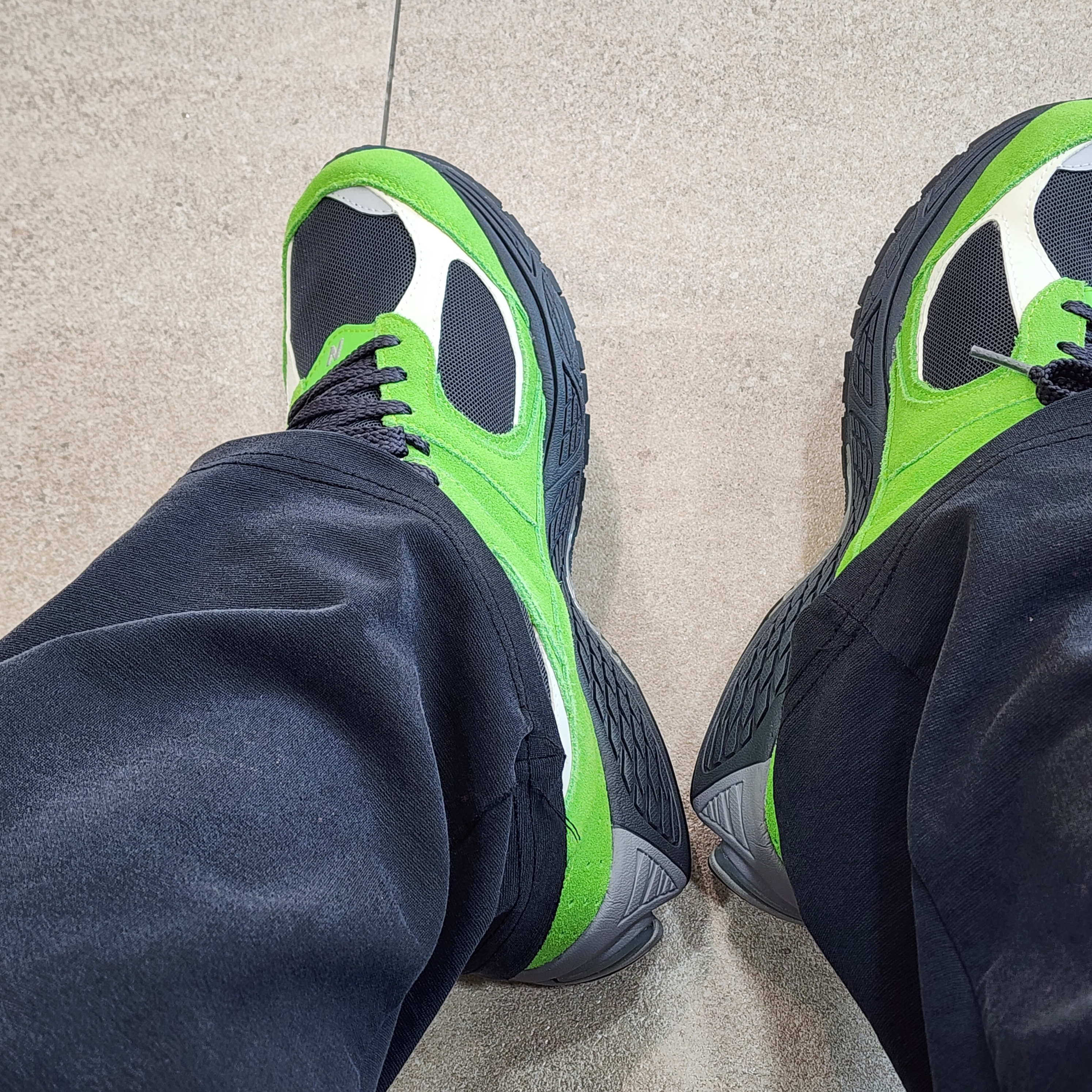 New Balance 2002R Good Vibes Pack Green 착용 스타일 - 2