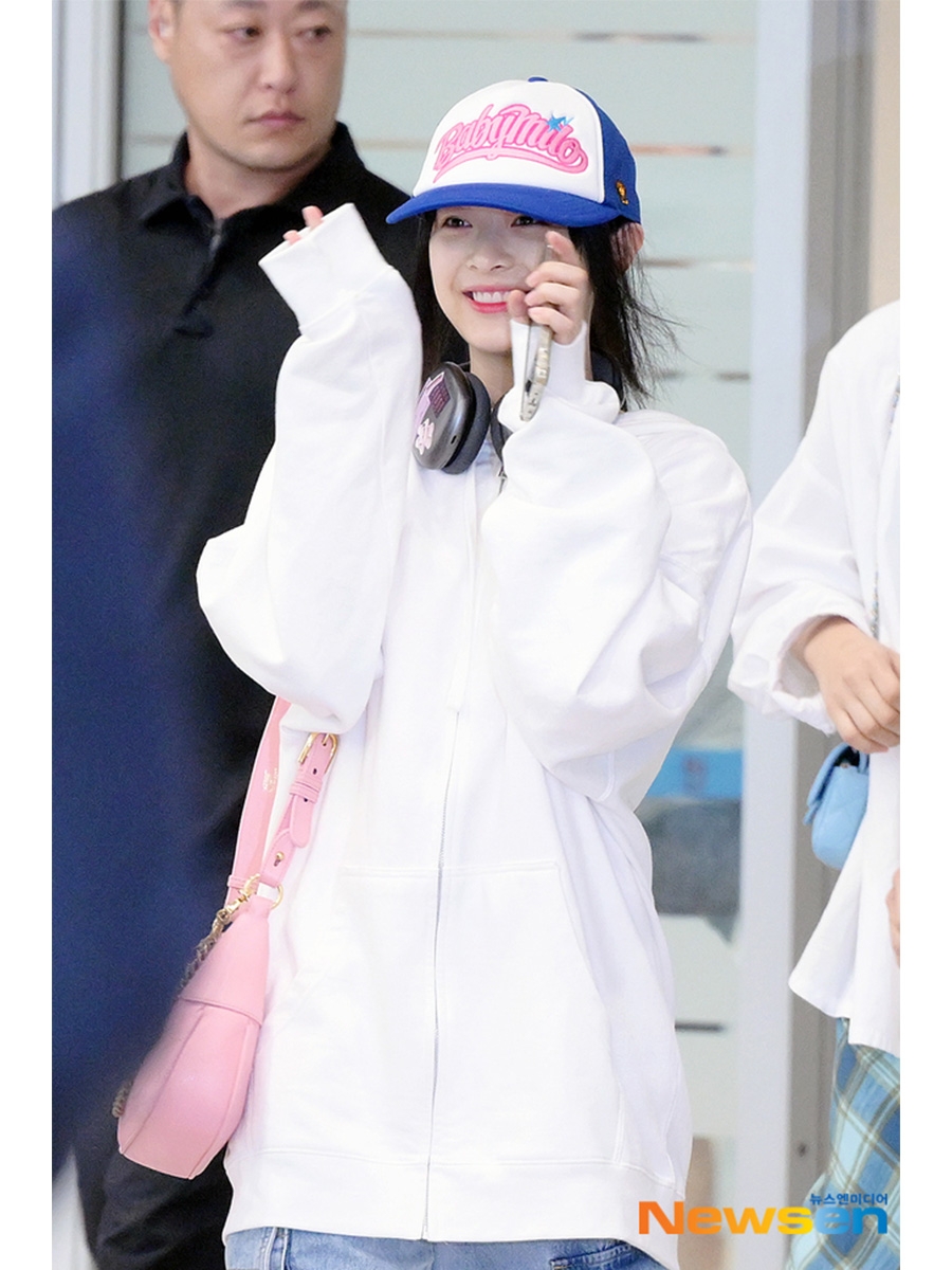 Gucci Aphrodite Mini Shoulder Bag Light Pink Leather, Apple AirPods Max Lightning Space Gray (Korean Ver.) 착용 스타일