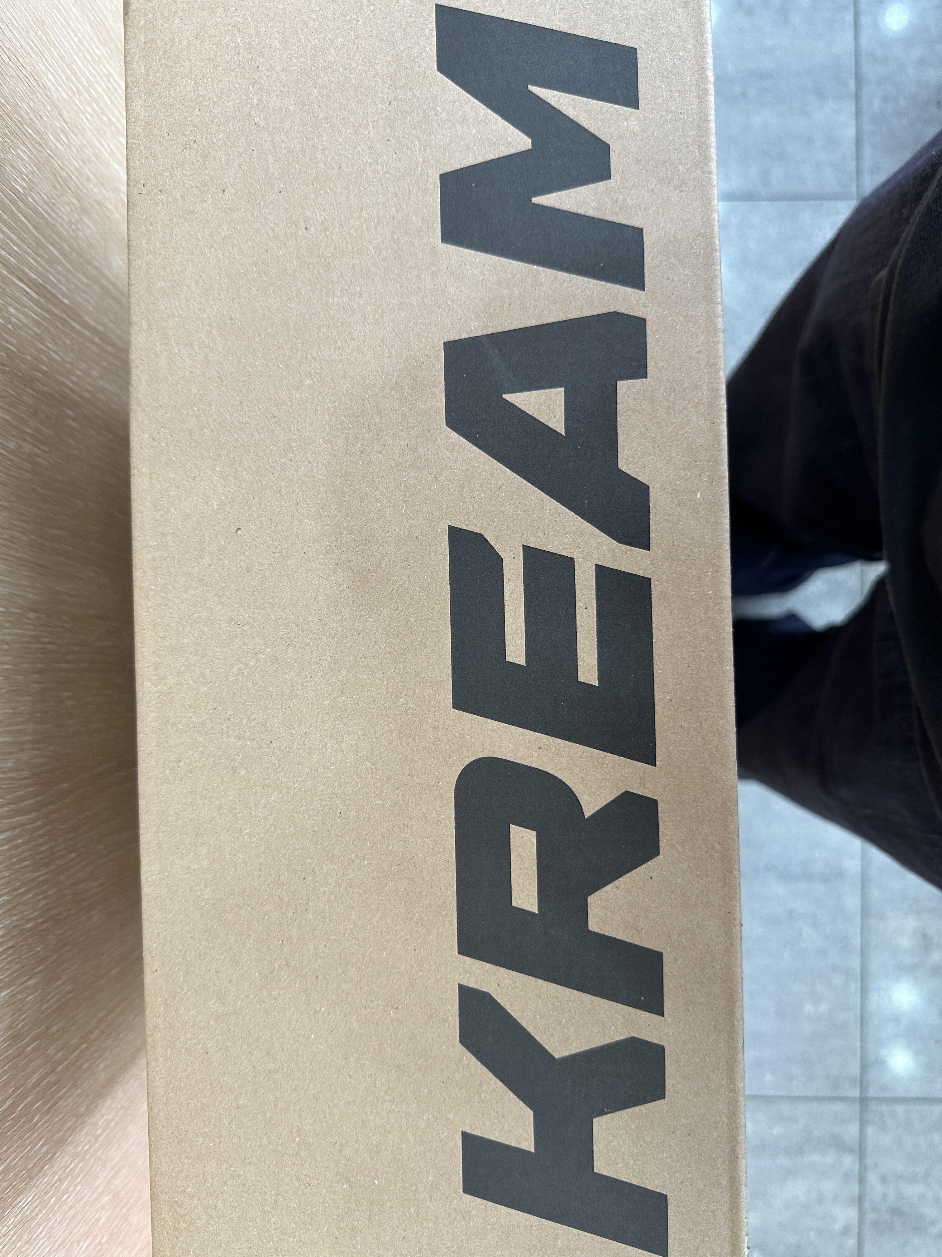 Jordan 1 x Travis Scott Retro Low OG SP Sail and Ridgerock 착용 스타일 - 1